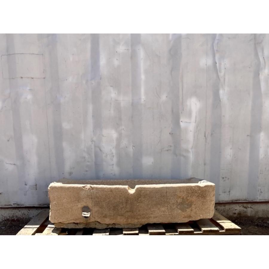 Antique Stone Basin In Distressed Condition For Sale In Scottsdale, AZ
