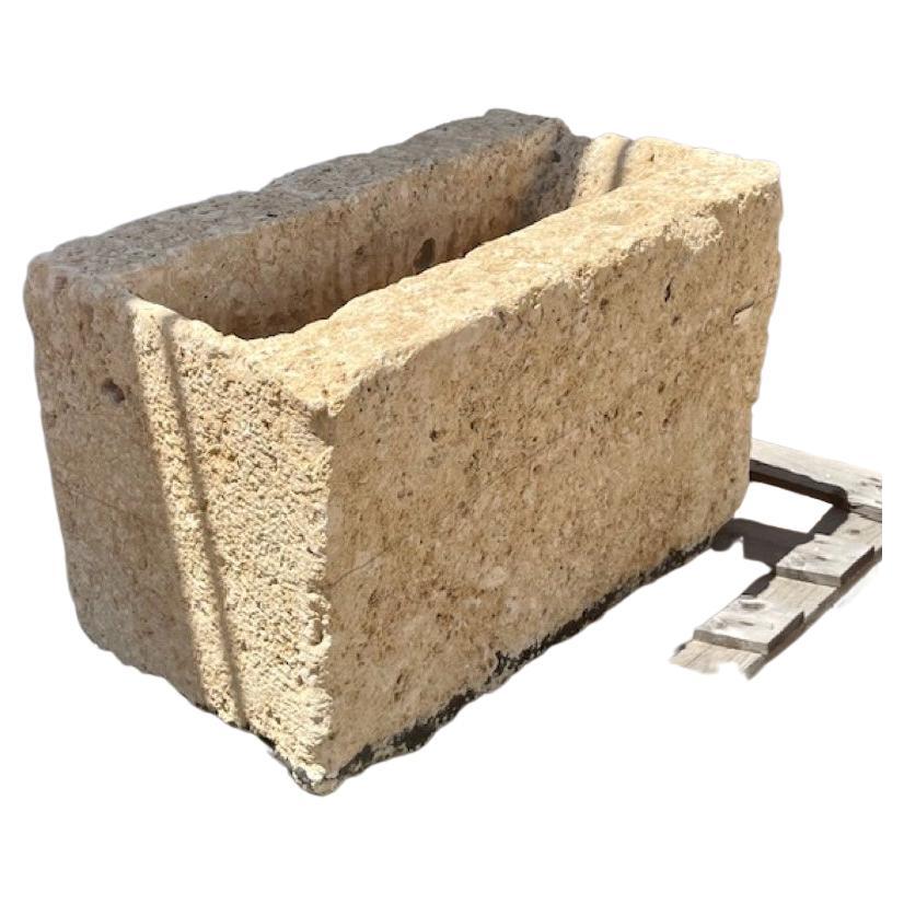 Lavabo de piedra antiguo
