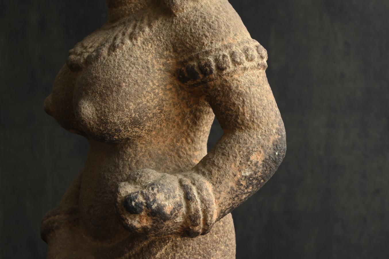 Antique stone Buddha of a goddess or woman from Southeast Asia / 19th century 4