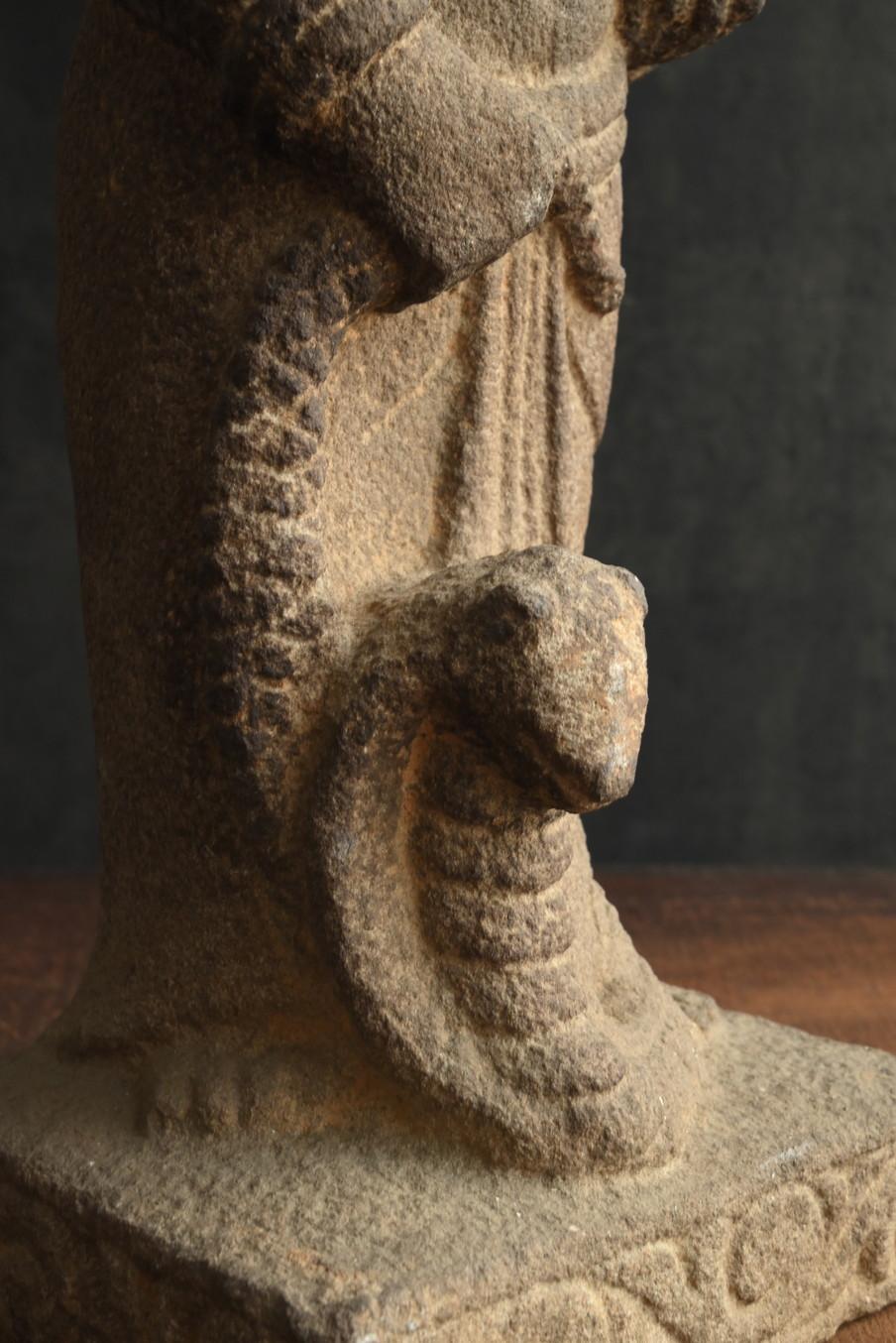 Antique stone Buddha of a goddess or woman from Southeast Asia / 19th century 6