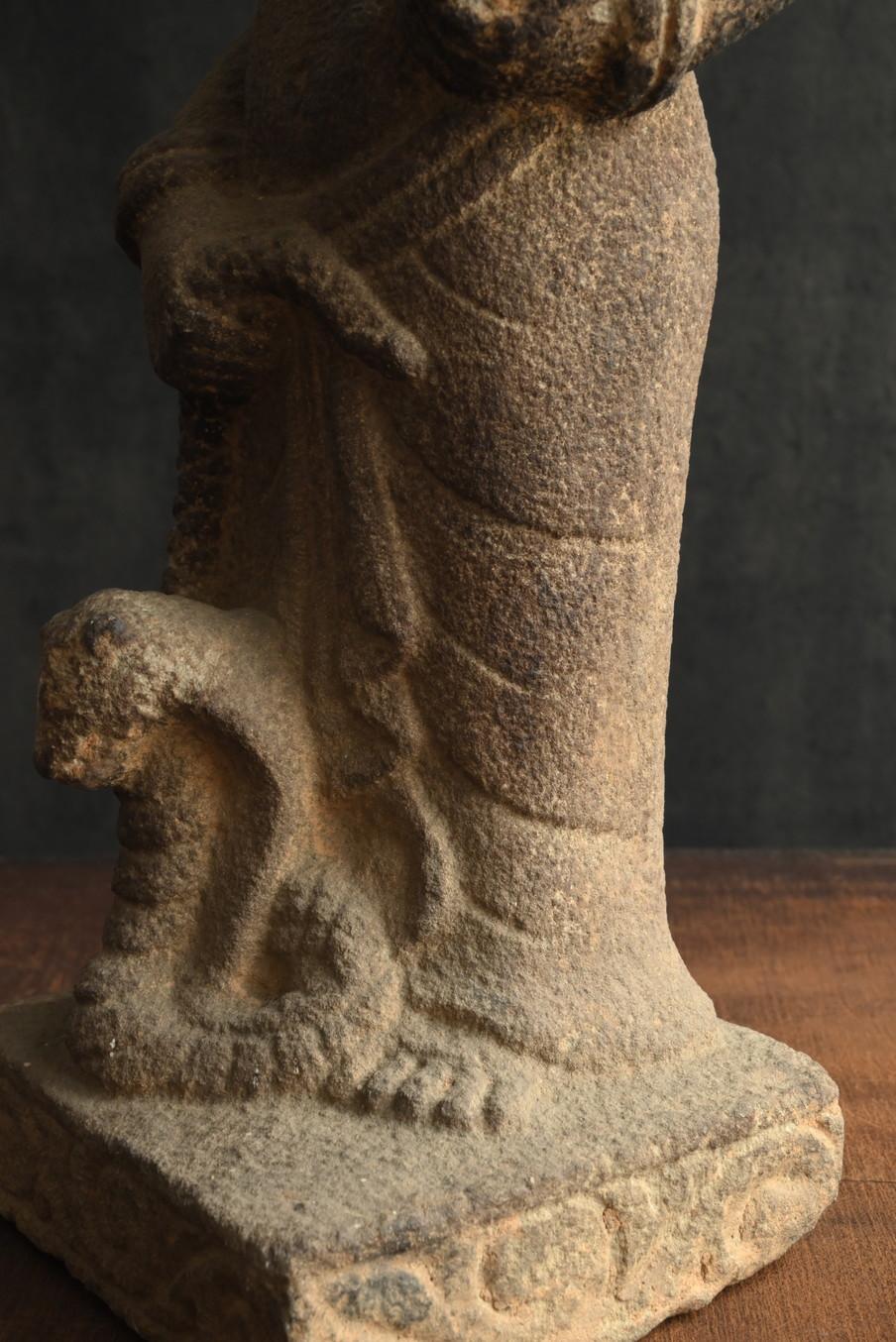 Antique stone Buddha of a goddess or woman from Southeast Asia / 19th century 8