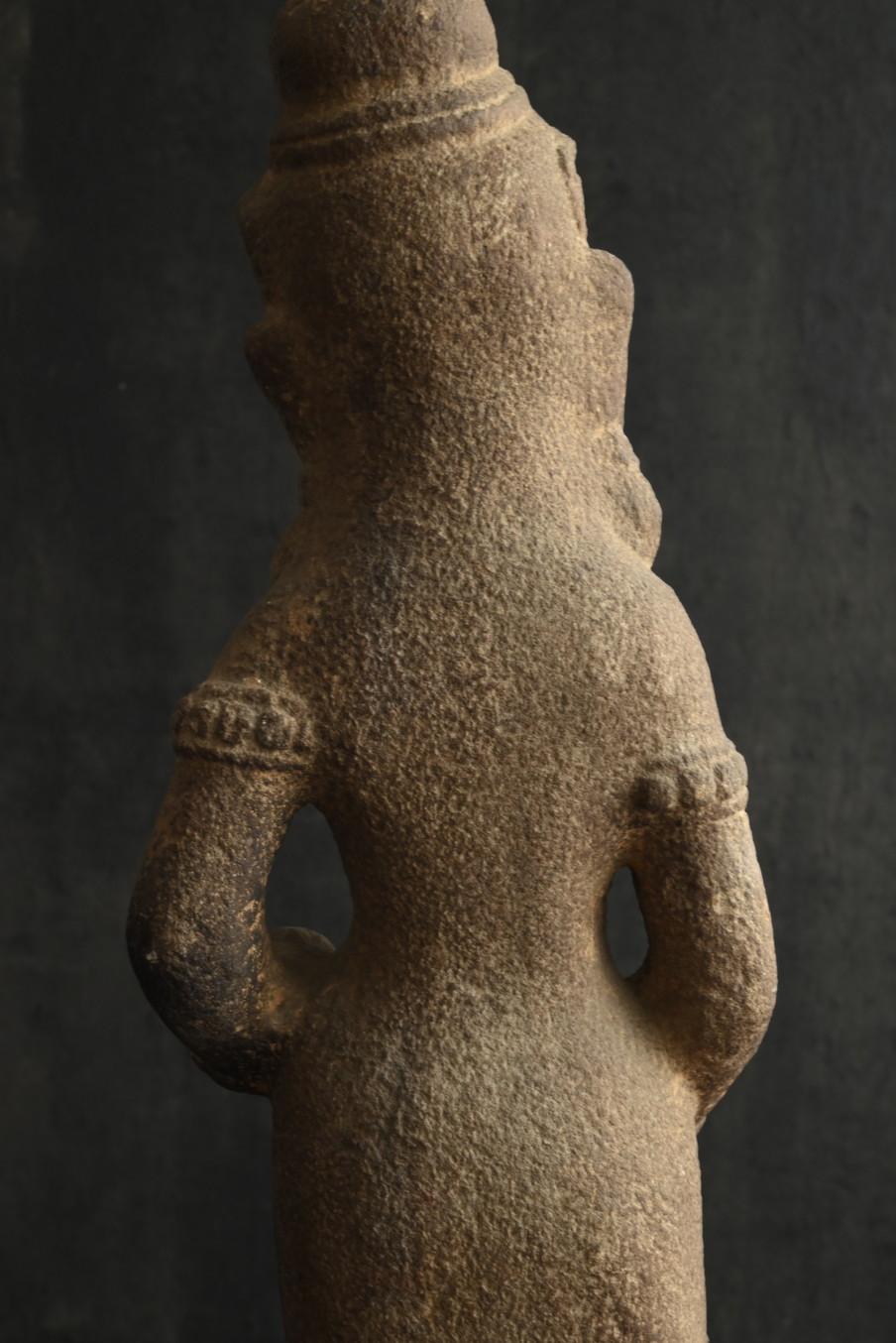 Antique stone Buddha of a goddess or woman from Southeast Asia / 19th century 9