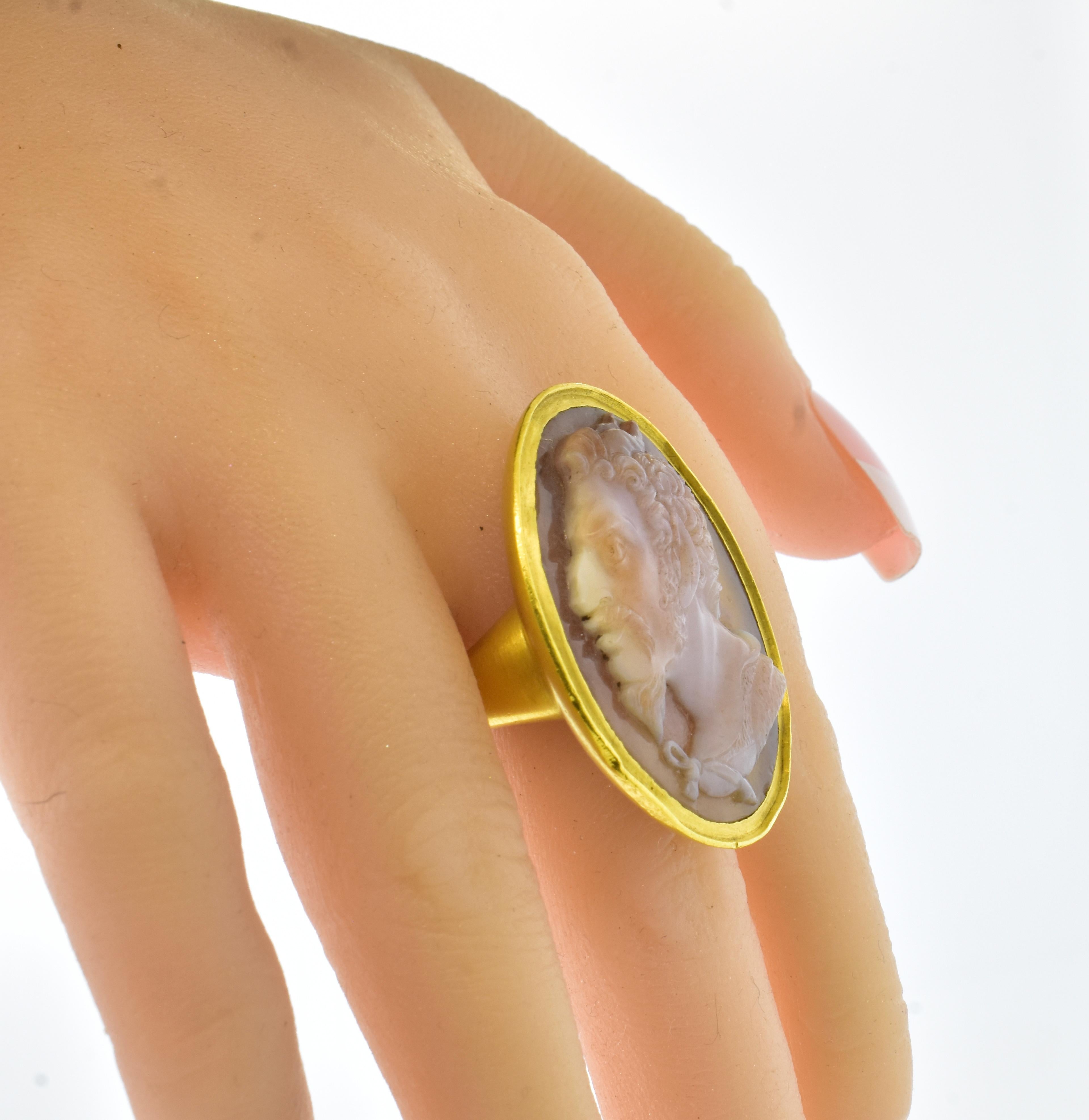 Antique Stone Cameo Ring in an 22K Hand Made Ring, 17th-18th Century 3