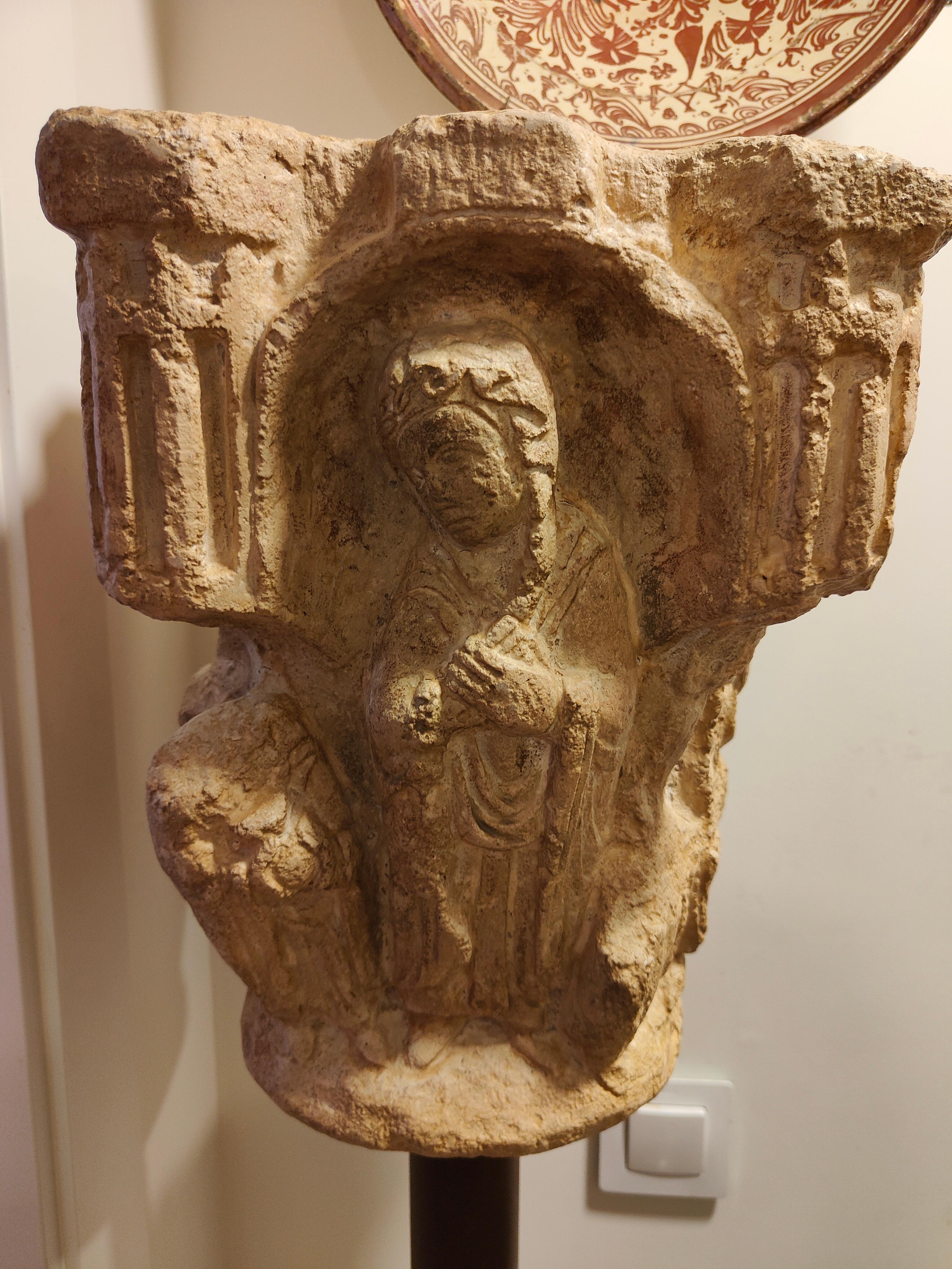 Antico capitello in pietra in stile romano in vendita 2