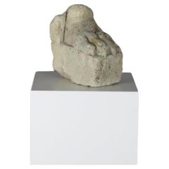 Antique sculpture en pierre d'une The Claw