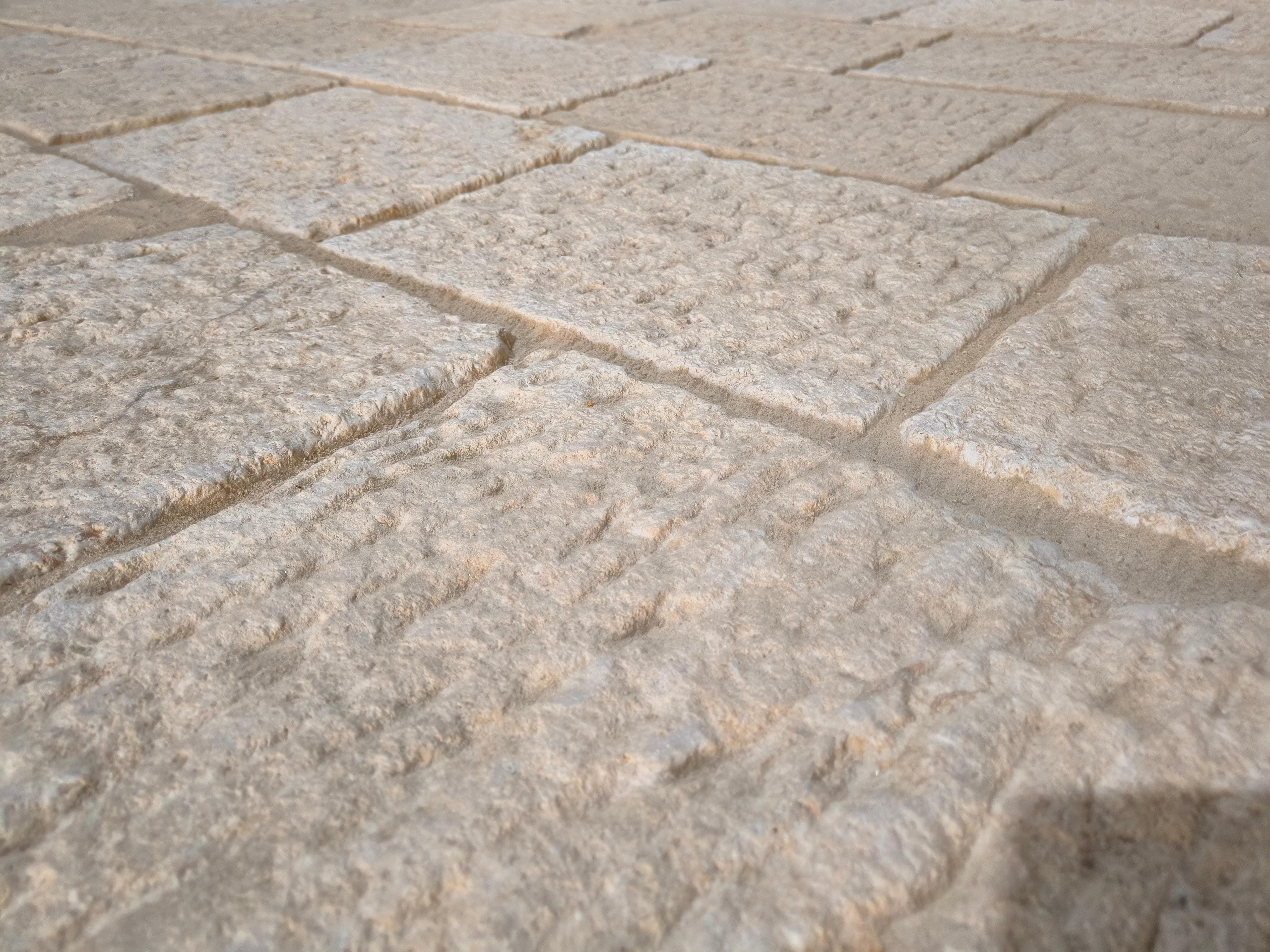 Pavimenti in pietra antica  - Piastrelle antiche di recupero rustiche - Pavimenti vecchi In condizioni deteriorate in vendita a Costa Mesa, CA