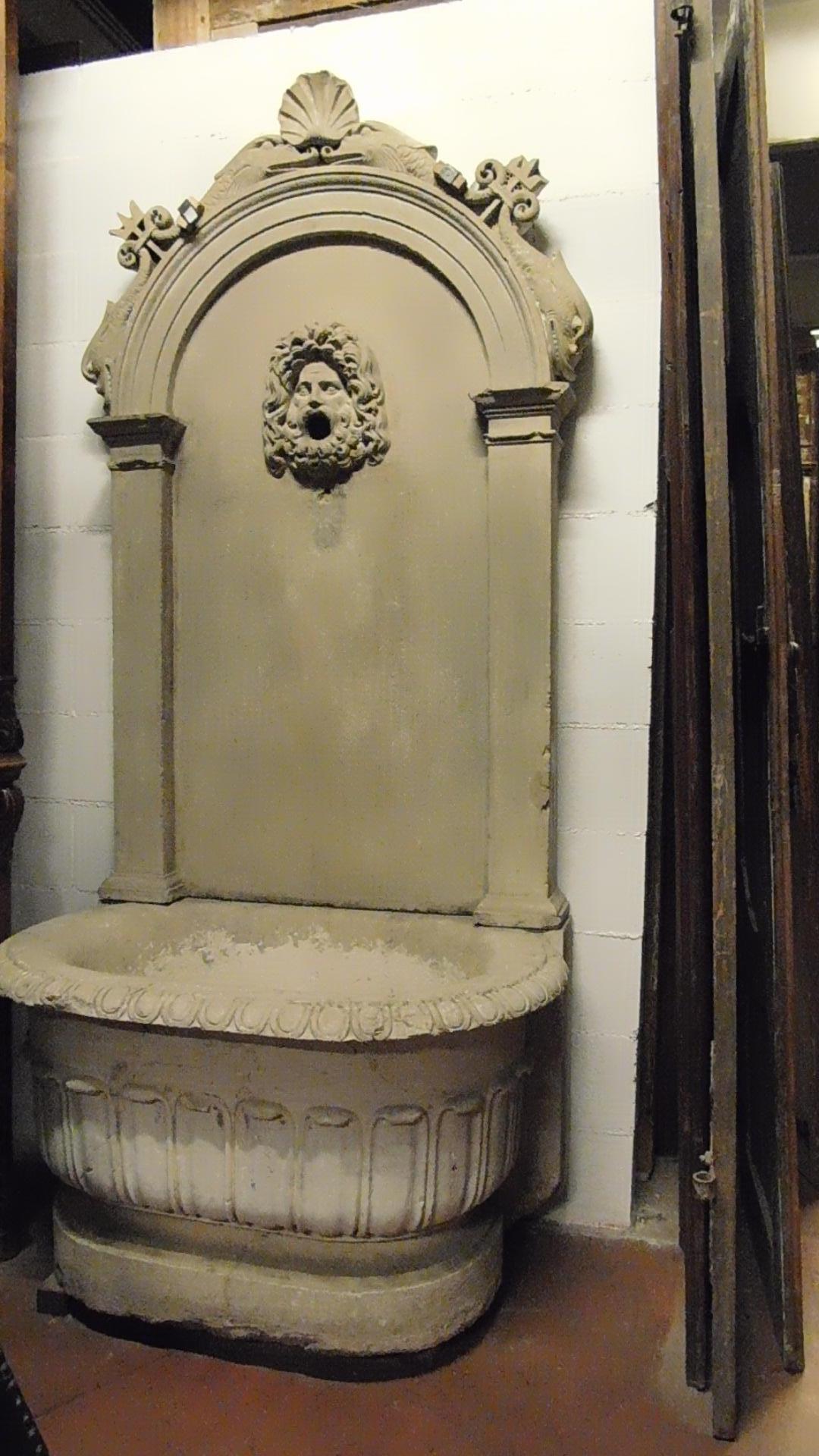 Antique stone fountain with basin and mask, carved tritons and shell, '700 Italy In Good Condition In Cuneo, Italy (CN)