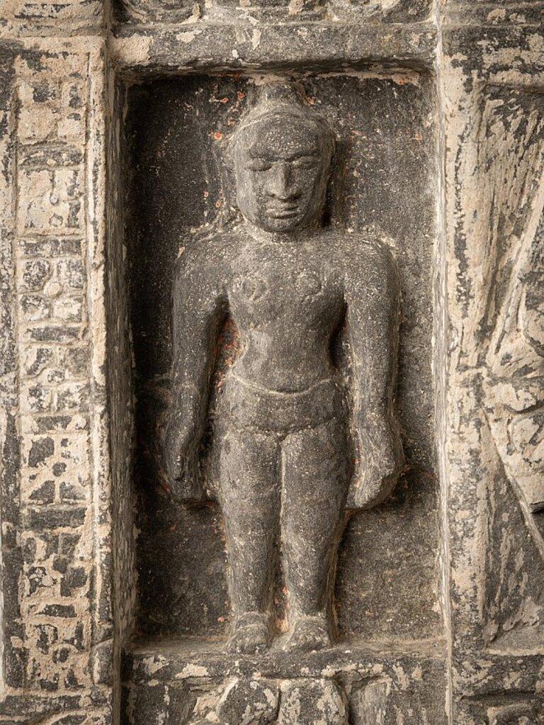 Material: Natural stone
Material: wood
Measures: 32,5 cm high 
20,5 cm wide and 7 cm deep
Weight: 7.676 kgs
Originating from India
17th century, possibly earlier
Part from a larger construction, see last photo
From an Indian Jain temple.
  
