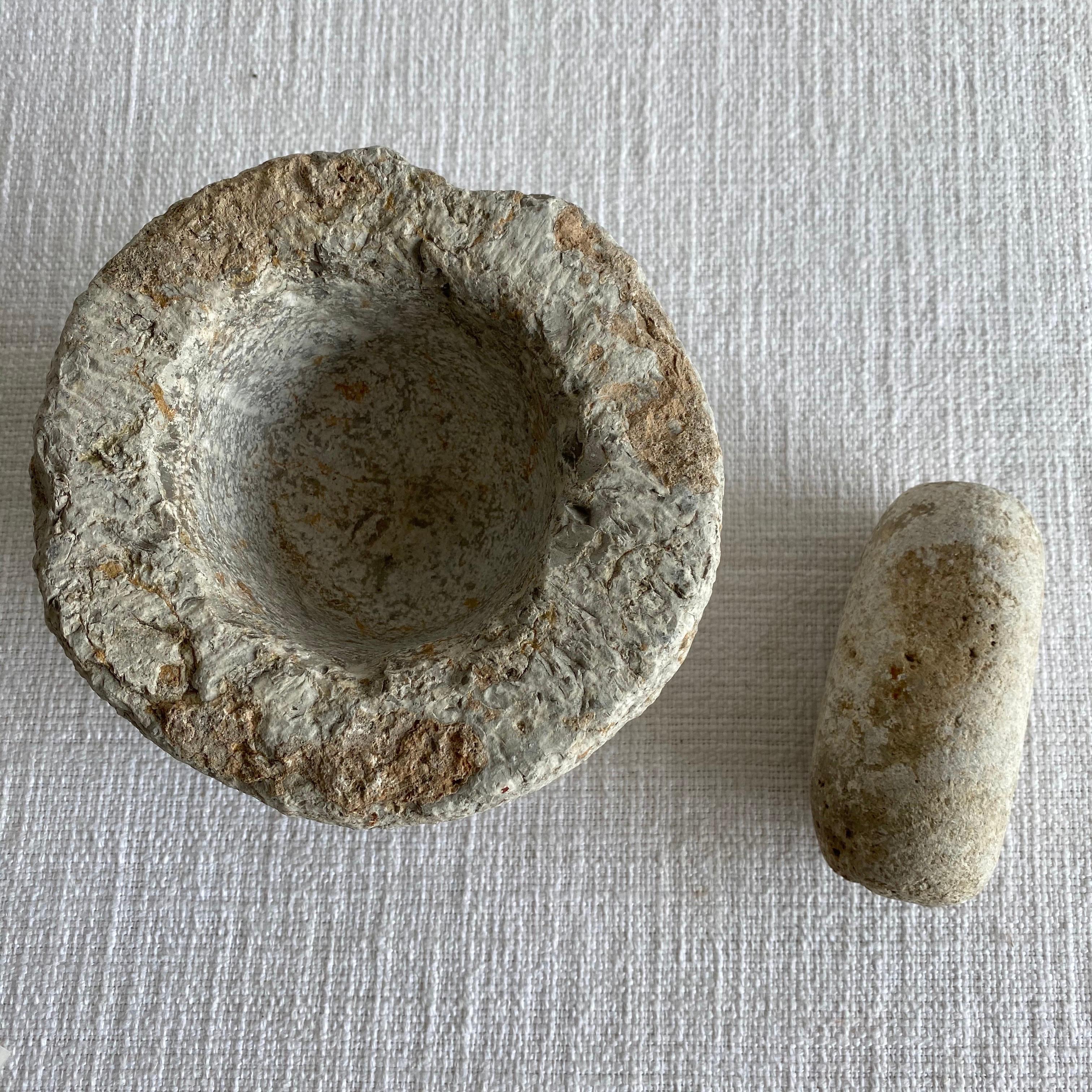 Antique stone mortar and pestle bowl set
Size: 7.5