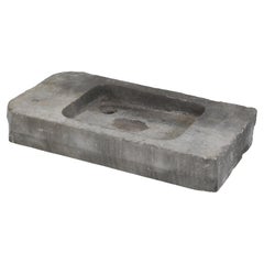Antique Stone Sink in Original Unrestored Condition (Evier en pierre d'origine non restauré)