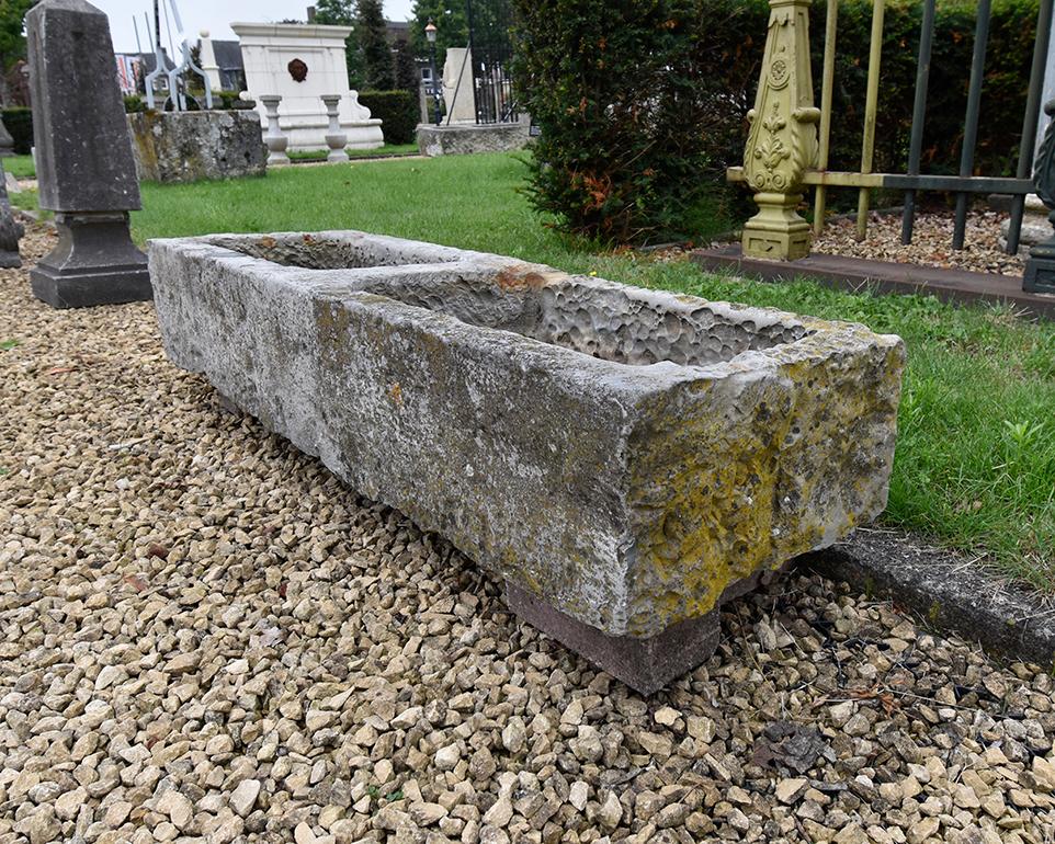 Large antique Belgian bluestone trough from the 19th century.
(with double container)
Comes from a mansion near Brussels in Belgium, where horses
ate out.