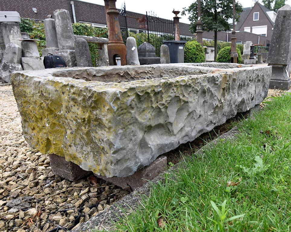 Antique Stone Trough 19th Century In Fair Condition For Sale In Udenhout, NL