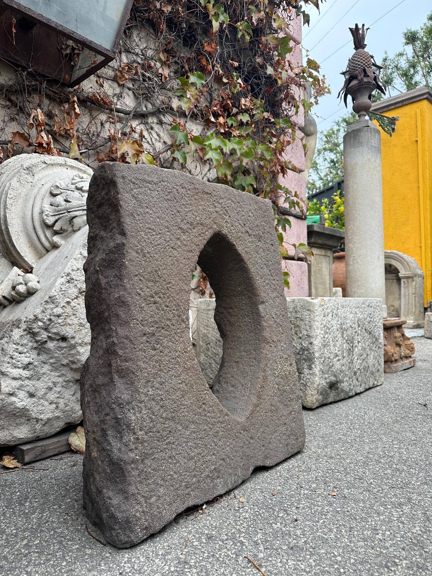 Antike Stein-Wandbrunnen-Skulptur-Waschbecken-Skulptur mit Fensterumrandung, Los Angeles, CA im Angebot 14
