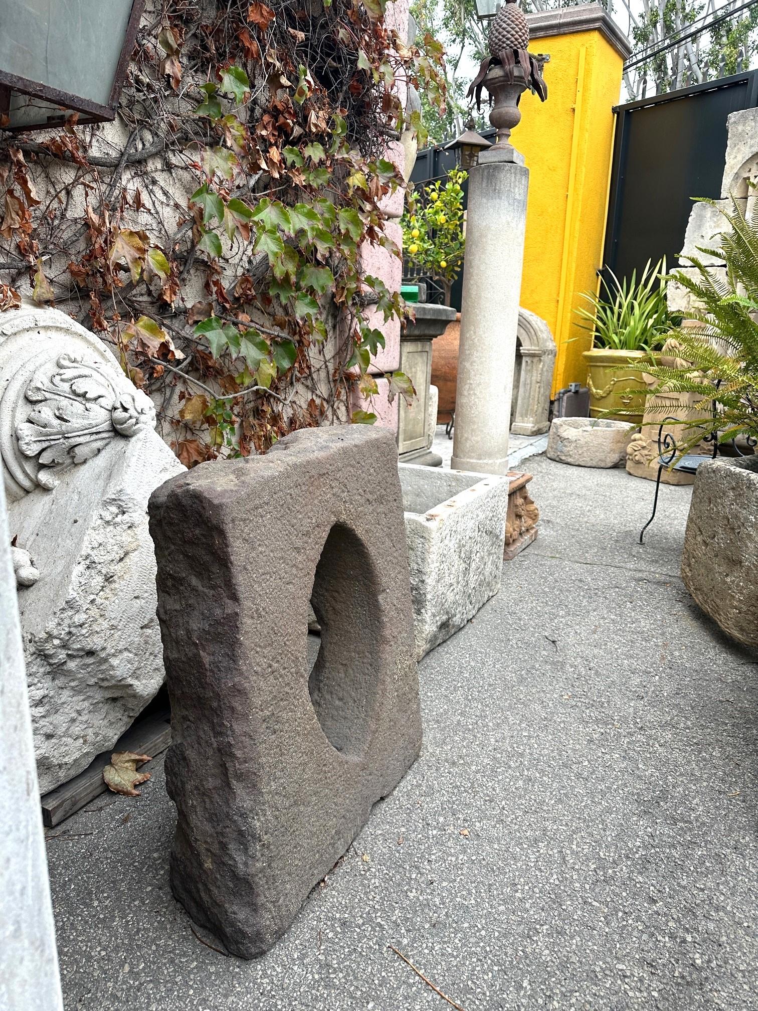 Antike Stein-Wandbrunnen-Skulptur-Waschbecken-Skulptur mit Fensterumrandung, Los Angeles, CA im Angebot 15