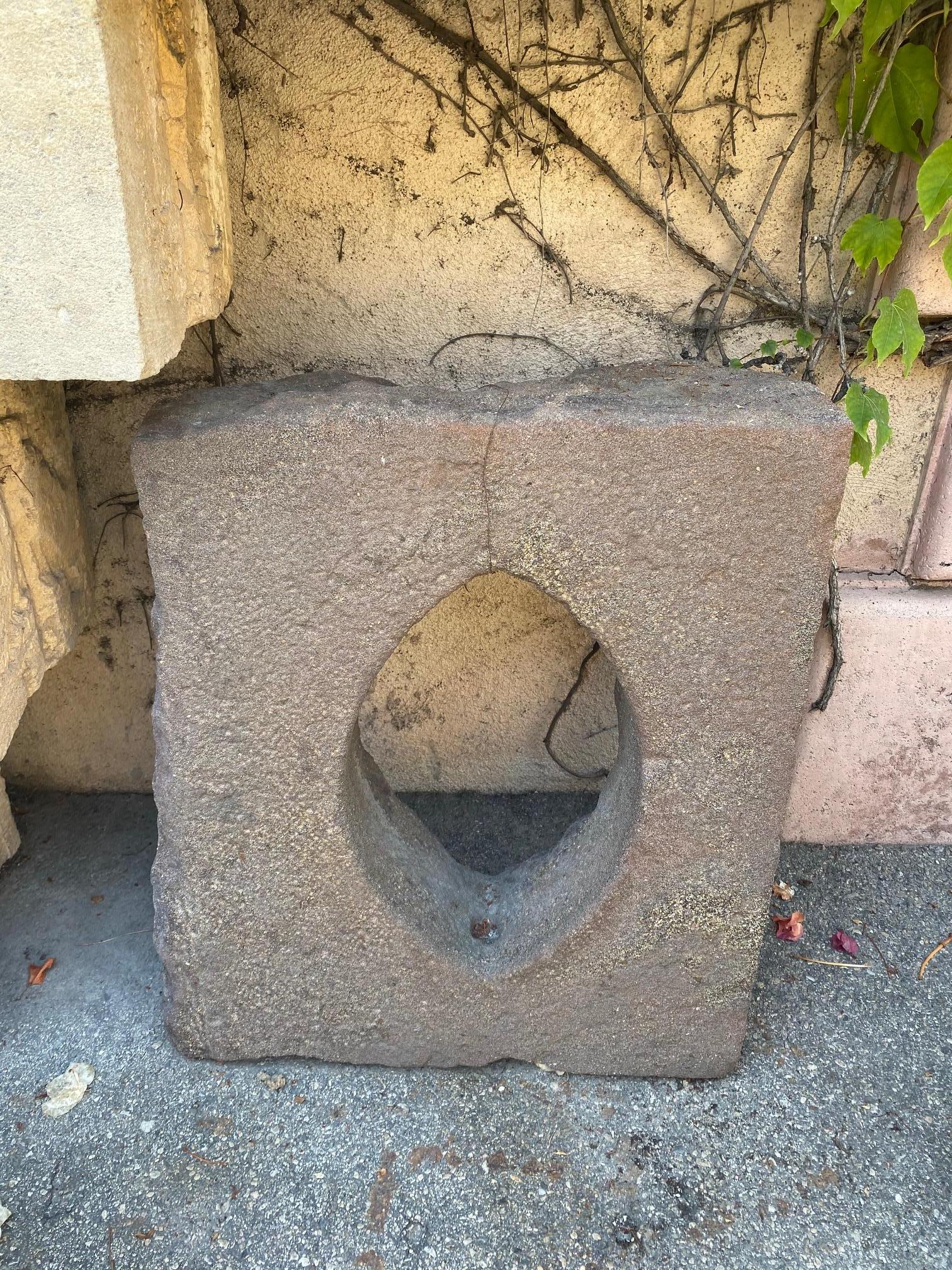 Antike Stein-Wandbrunnen-Skulptur-Waschbecken-Skulptur mit Fensterumrandung, Los Angeles, CA im Angebot 1