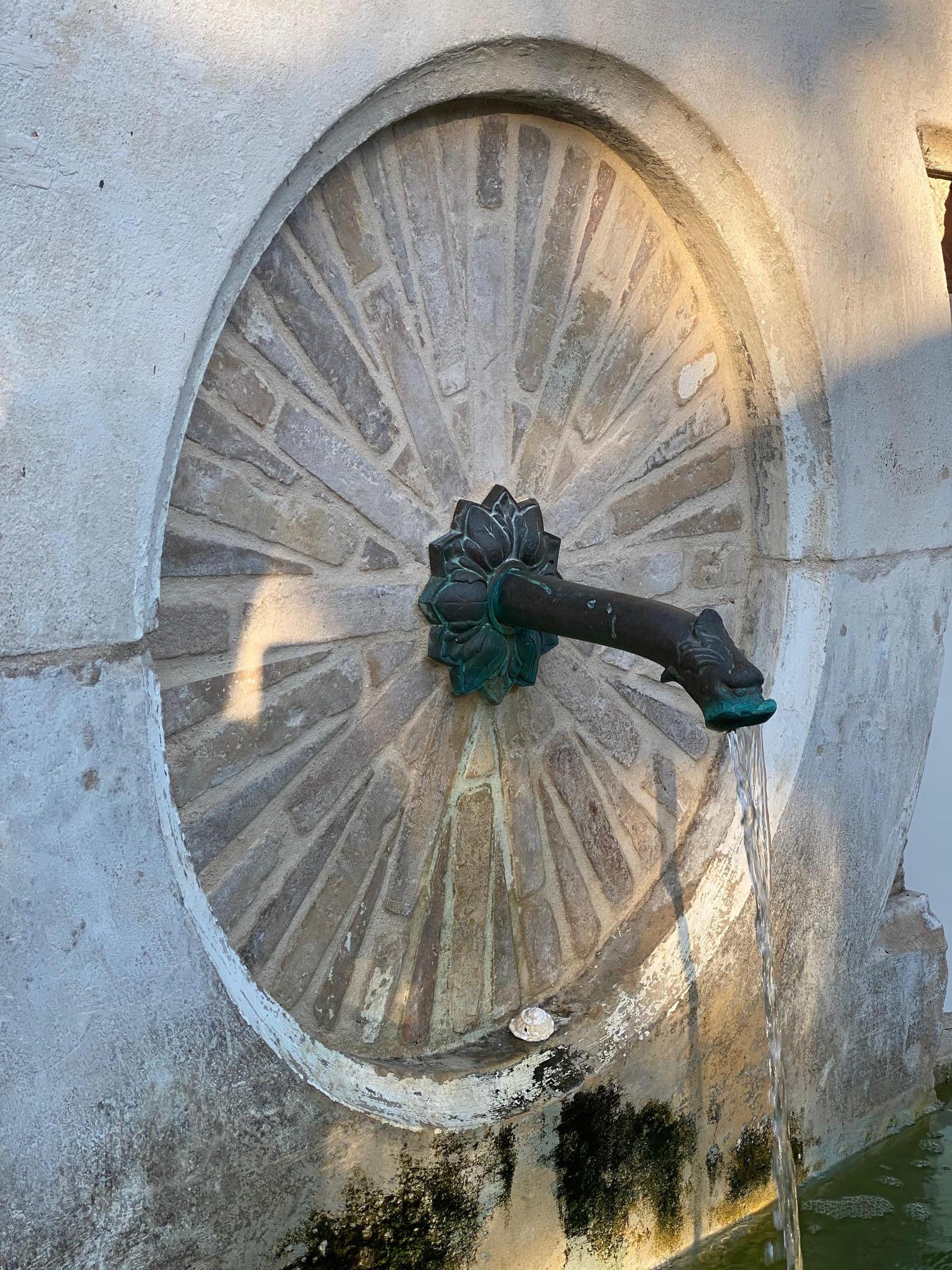 18th Century Antique Stone Window Surround Wall Fountain Back Sculpture Sink Los Angeles CA For Sale