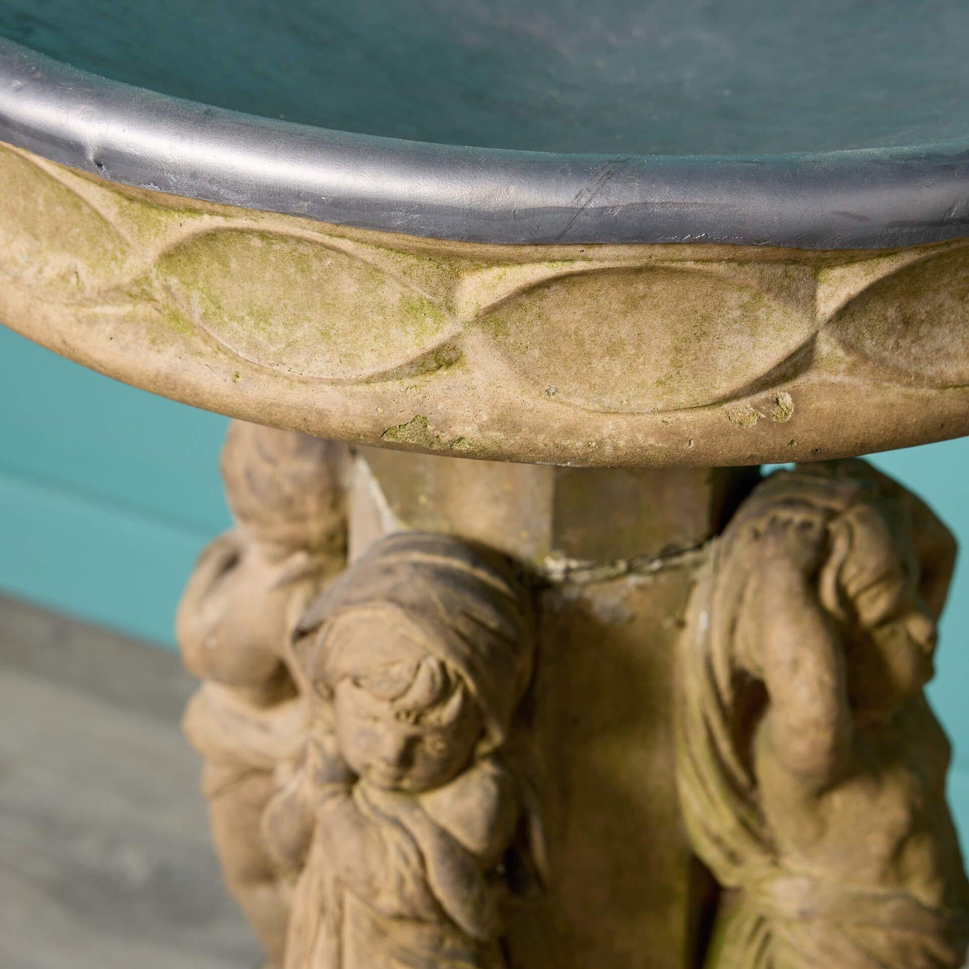 Anglais Antique bain d'oiseaux en grès représentant les Four Seasons en vente