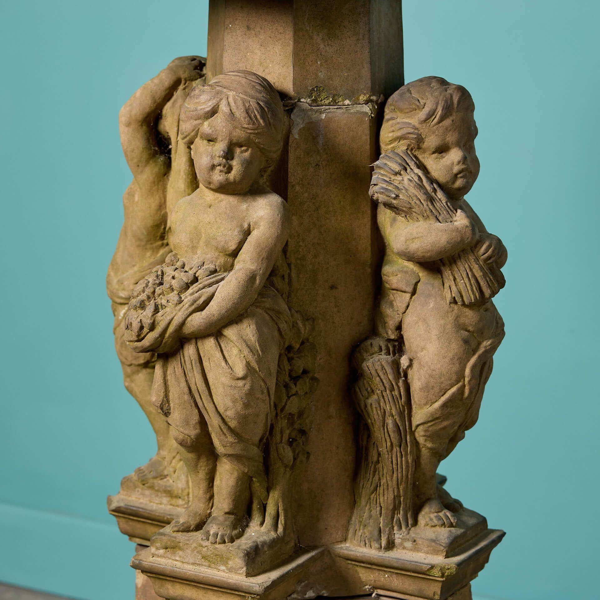 Antique bain d'oiseaux en grès représentant les Four Seasons en vente 1