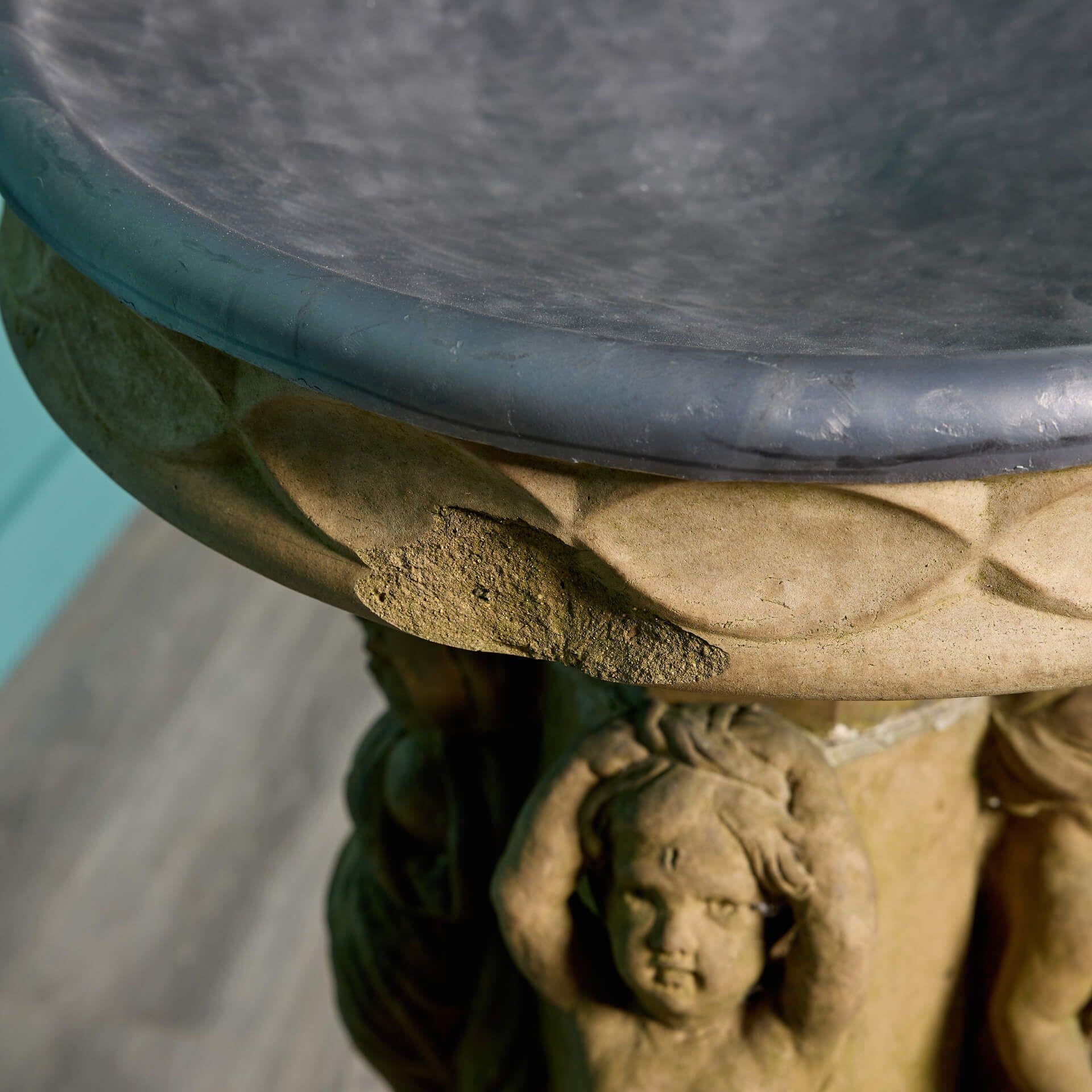 Antique bain d'oiseaux en grès représentant les Four Seasons en vente 2