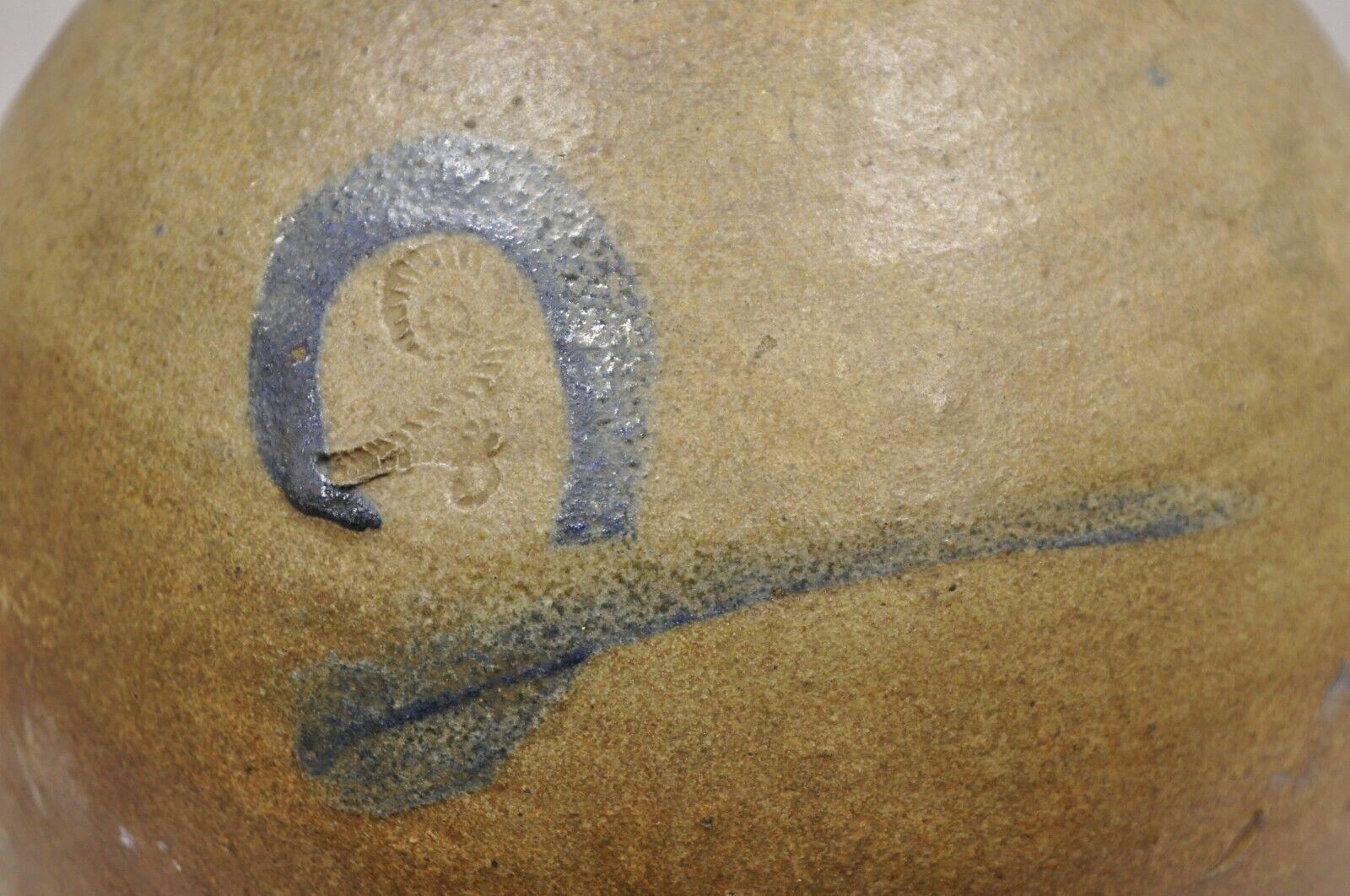 Antike Steingut-Keramik 2-Galon-Wasserkrug/Krug/Krug mit blauer Farbe, dekoriert „2“ (Land) im Angebot