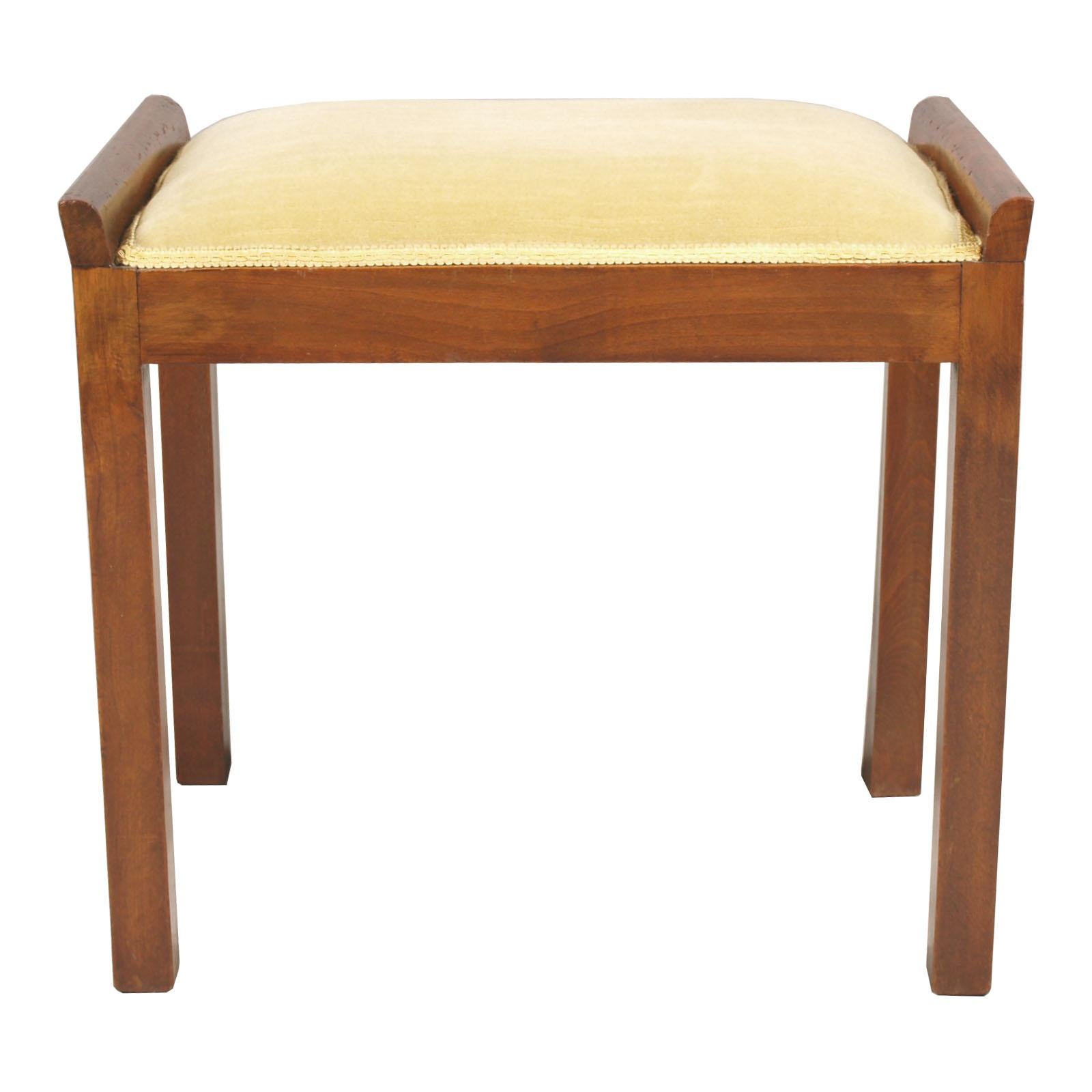 French antique stool Art Deco in walnut new upholstered, restored and polished with wax.
Measures cm: H 45, W 50, D 34.