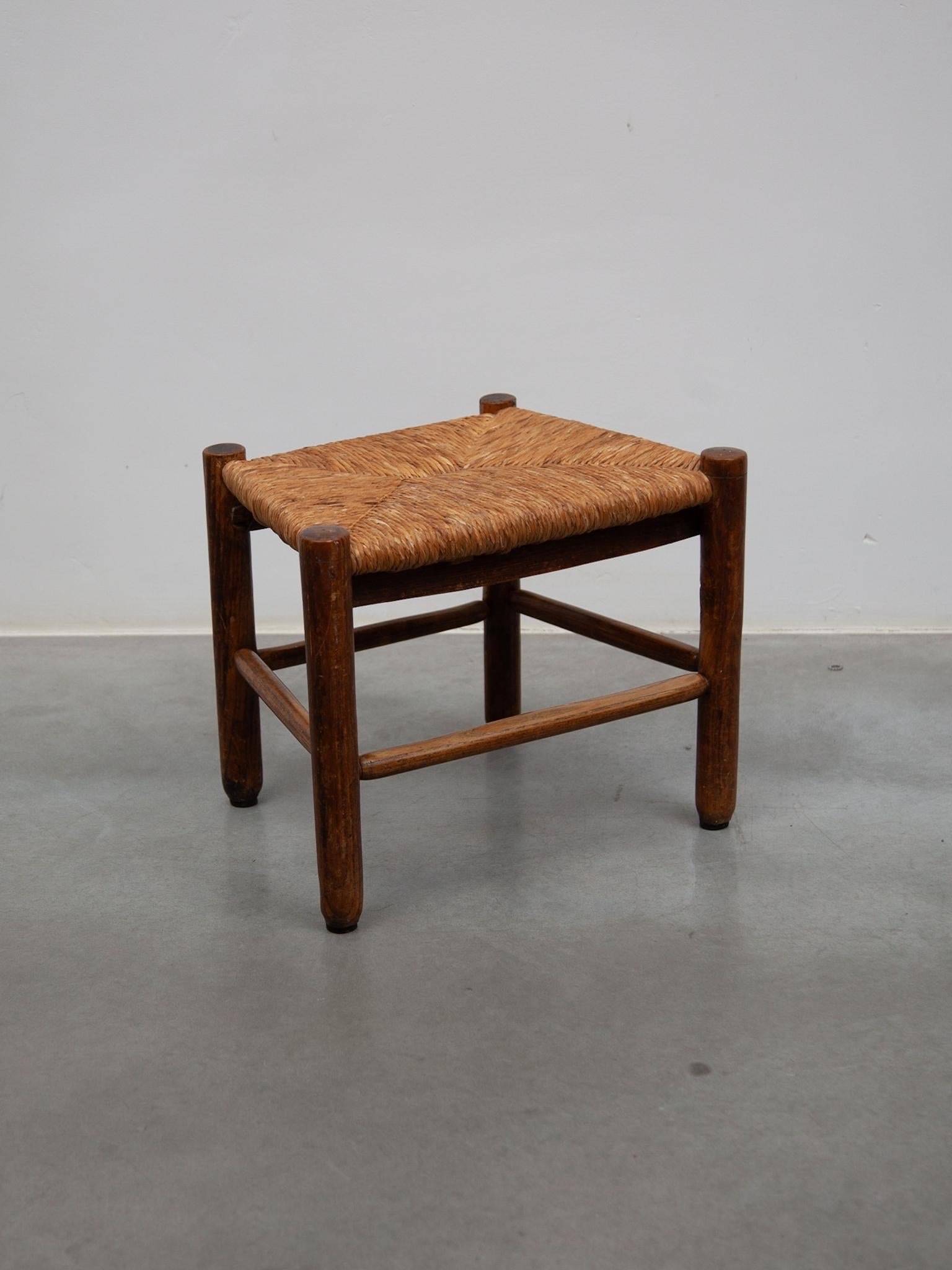 Sgabello antico Francia Dordogna attribuito a Charlotte Perriand per Robert In condizioni buone in vendita a Antwerp, BE