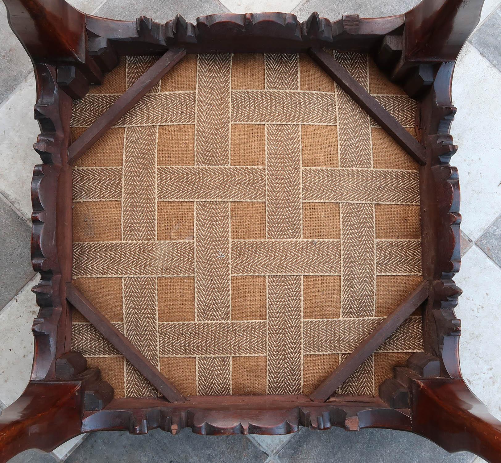 Antiker Hocker im Louis-XV-Stil mit floraler Wandteppichpolsterung. Englisch C.1860 im Angebot 5