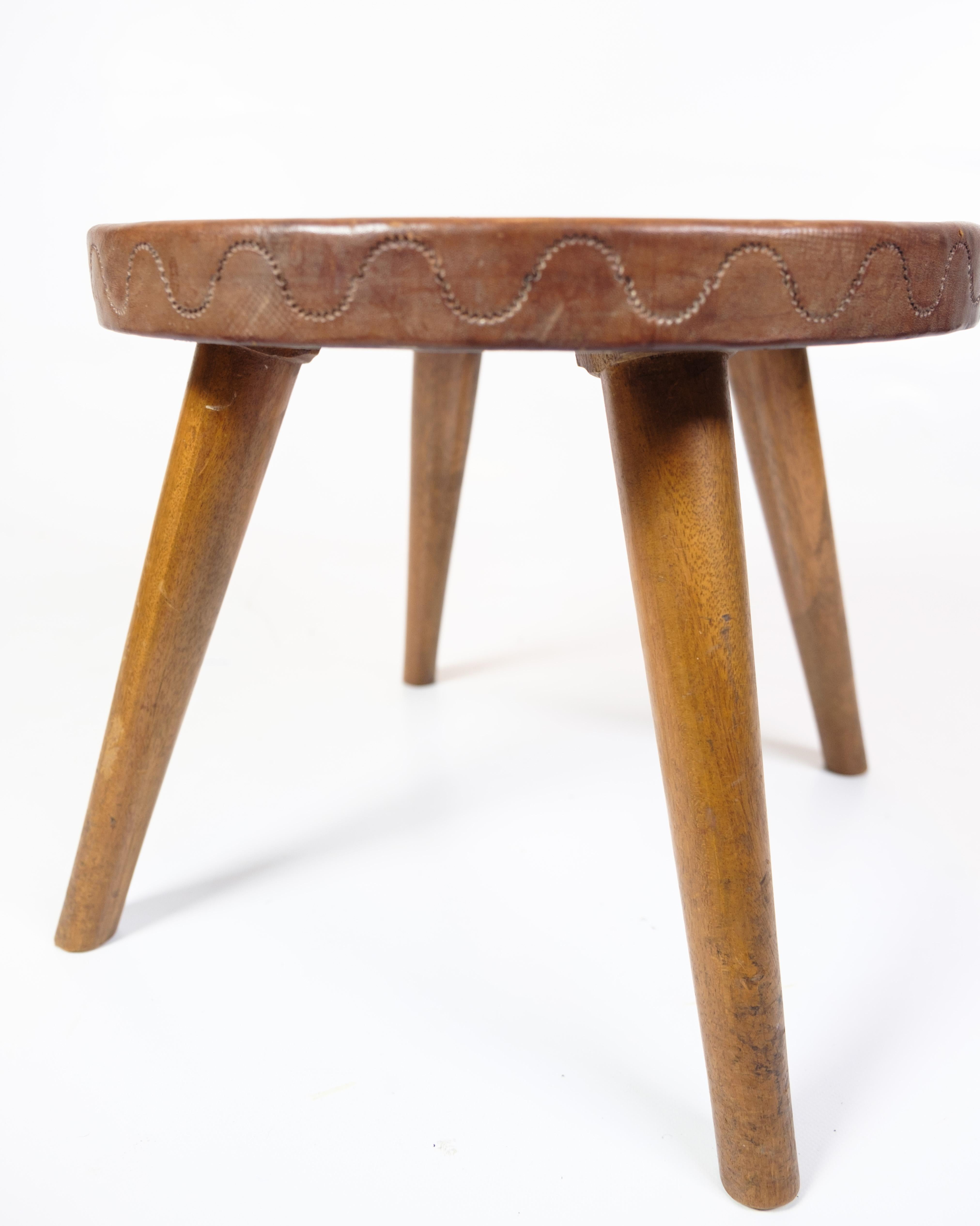 Antique Stool With Carvings Of Farmer With Alpaca From 1940s In Good Condition For Sale In Lejre, DK