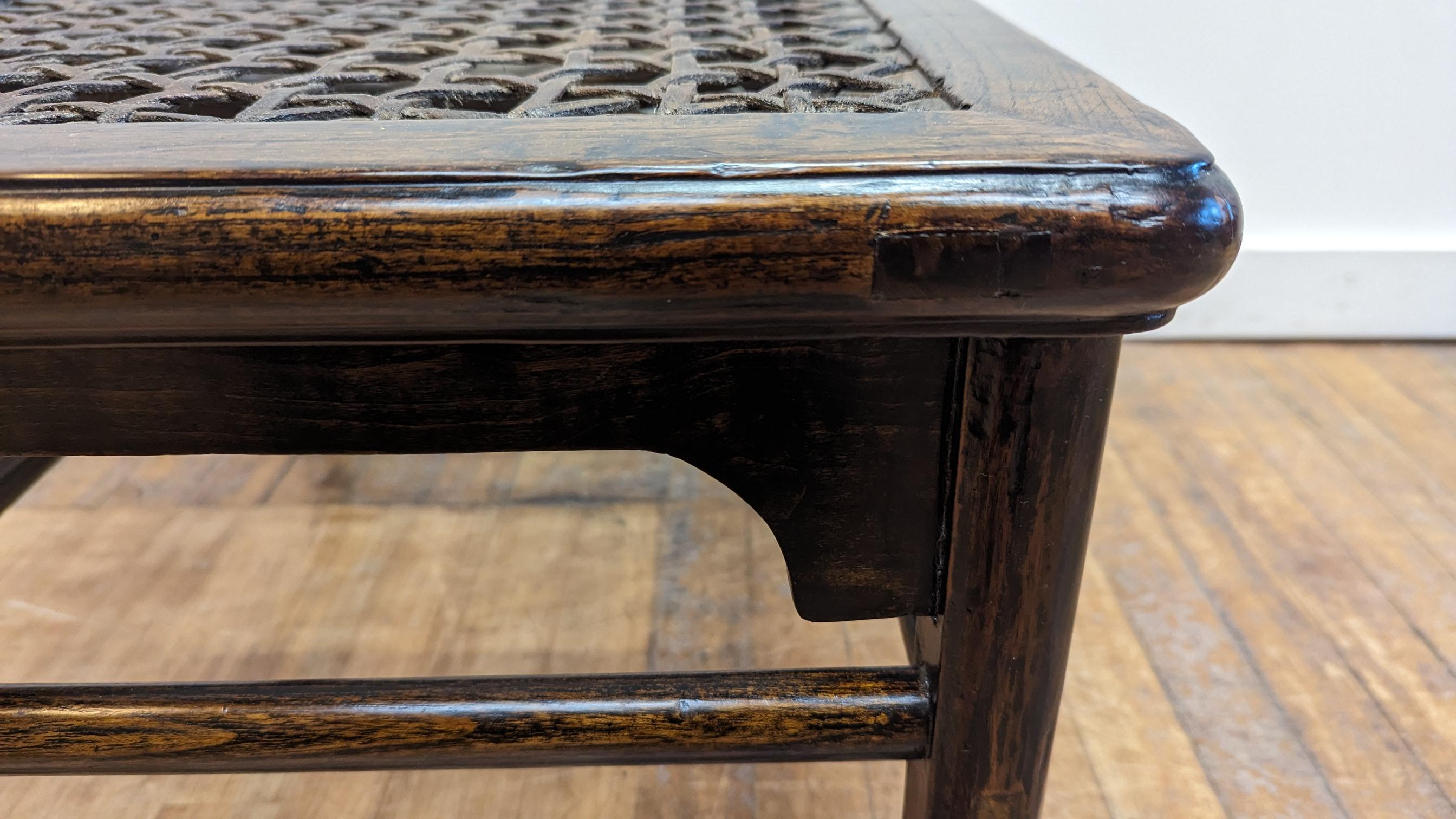 Orme Tabouret ancien en Hyde tissé en vente