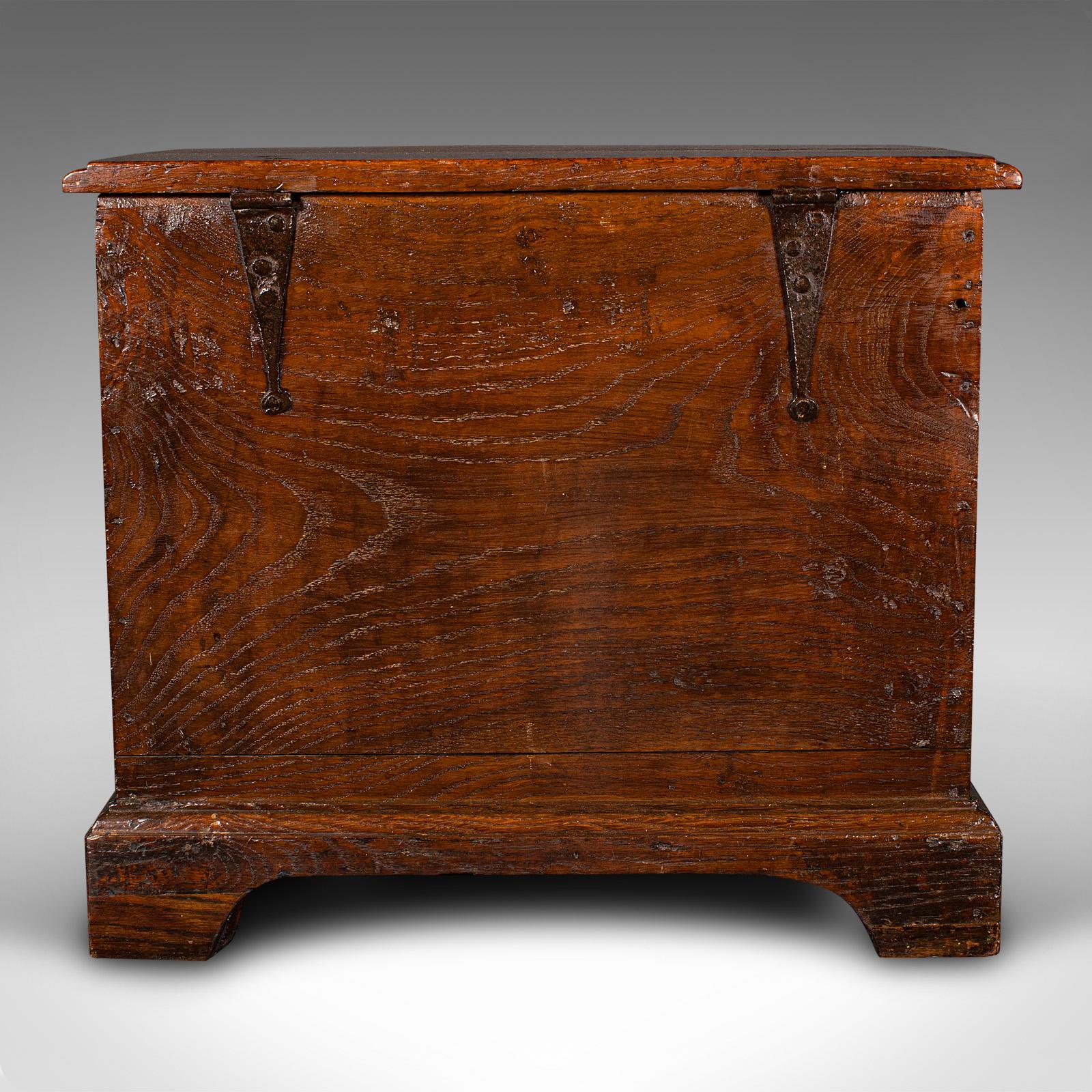 Antike Aufbewahrungskommode, englisch, Eiche, Kaminbesteck, Nachttischschachtel, georgianisch, um 1780 (18. Jahrhundert) im Angebot