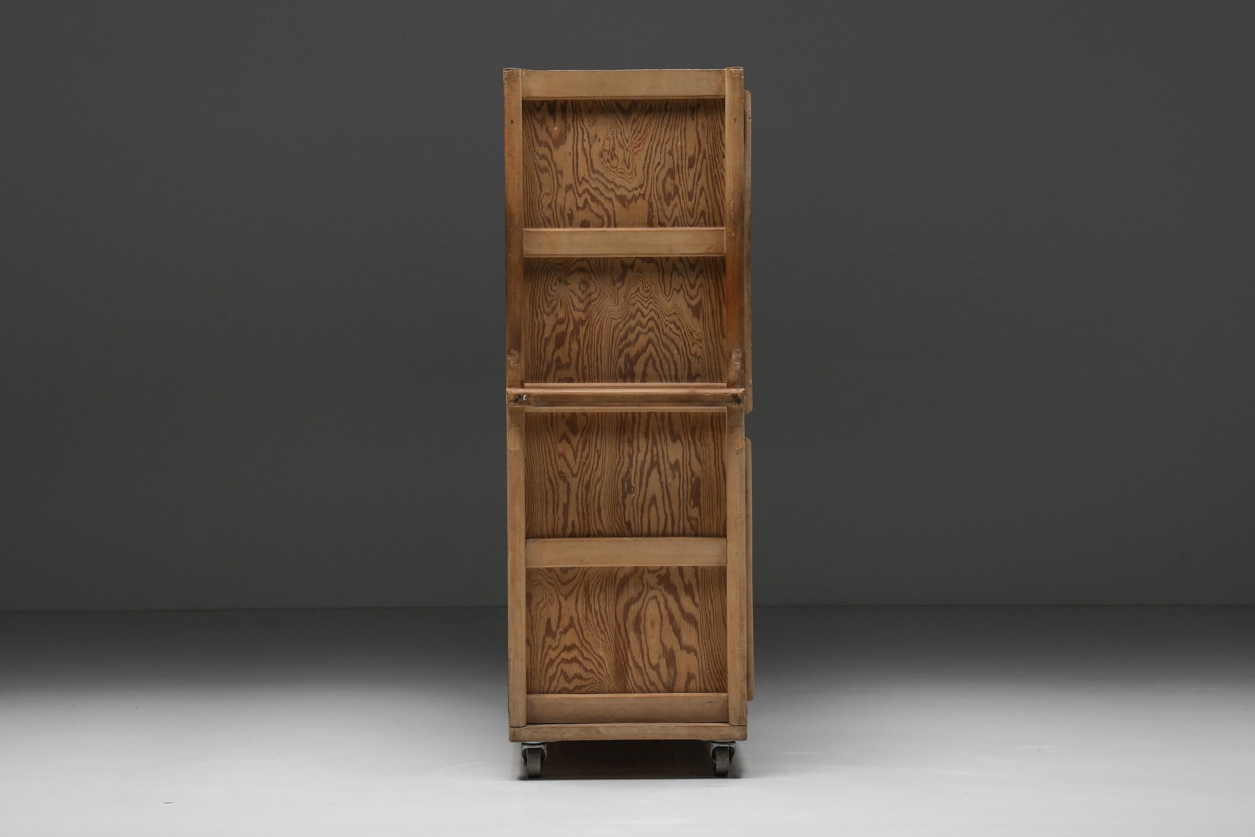 Antique Storage Piece in Oak, Early 20th Century For Sale 1