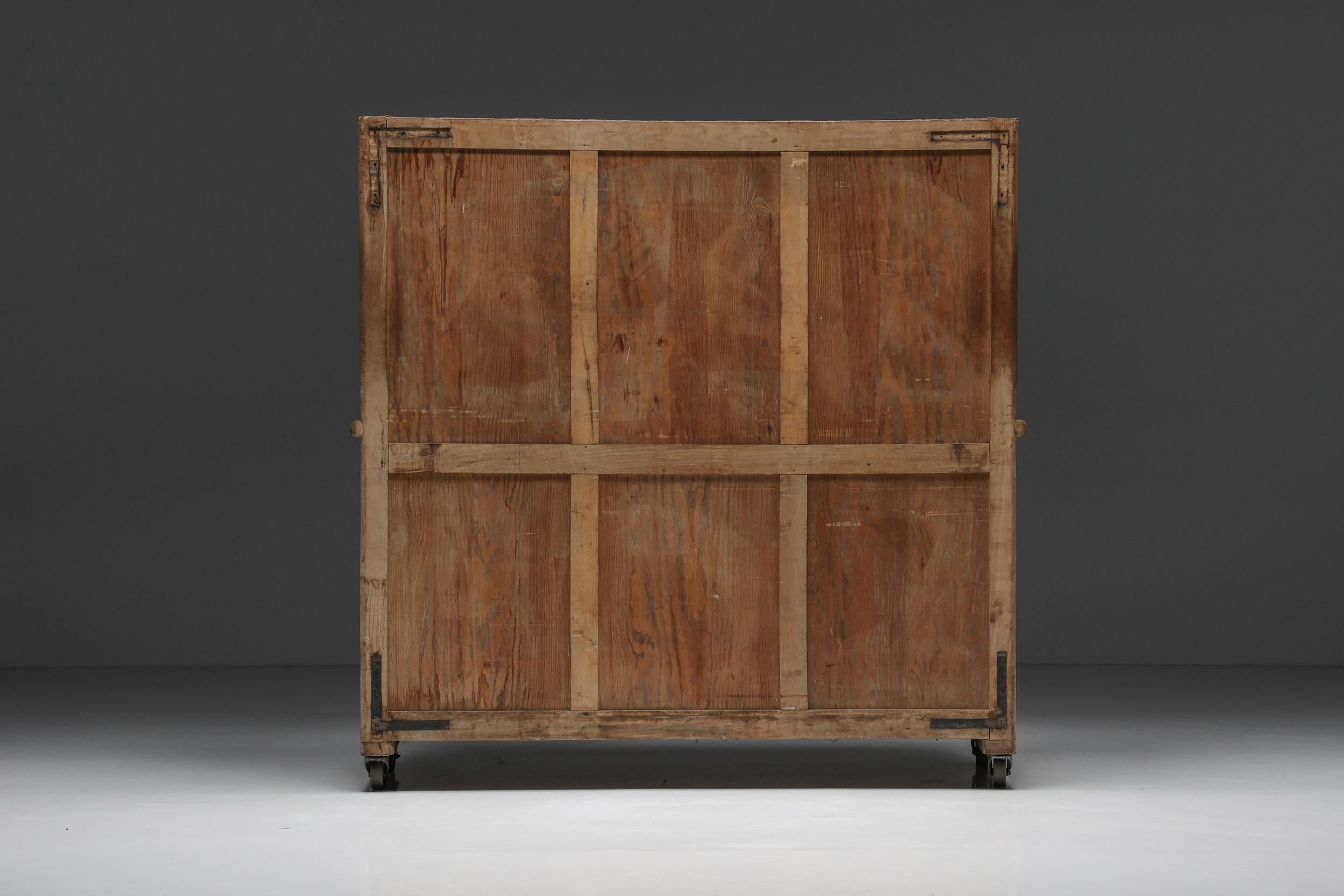 Antique Storage Piece in Oak, Early 20th Century For Sale 2