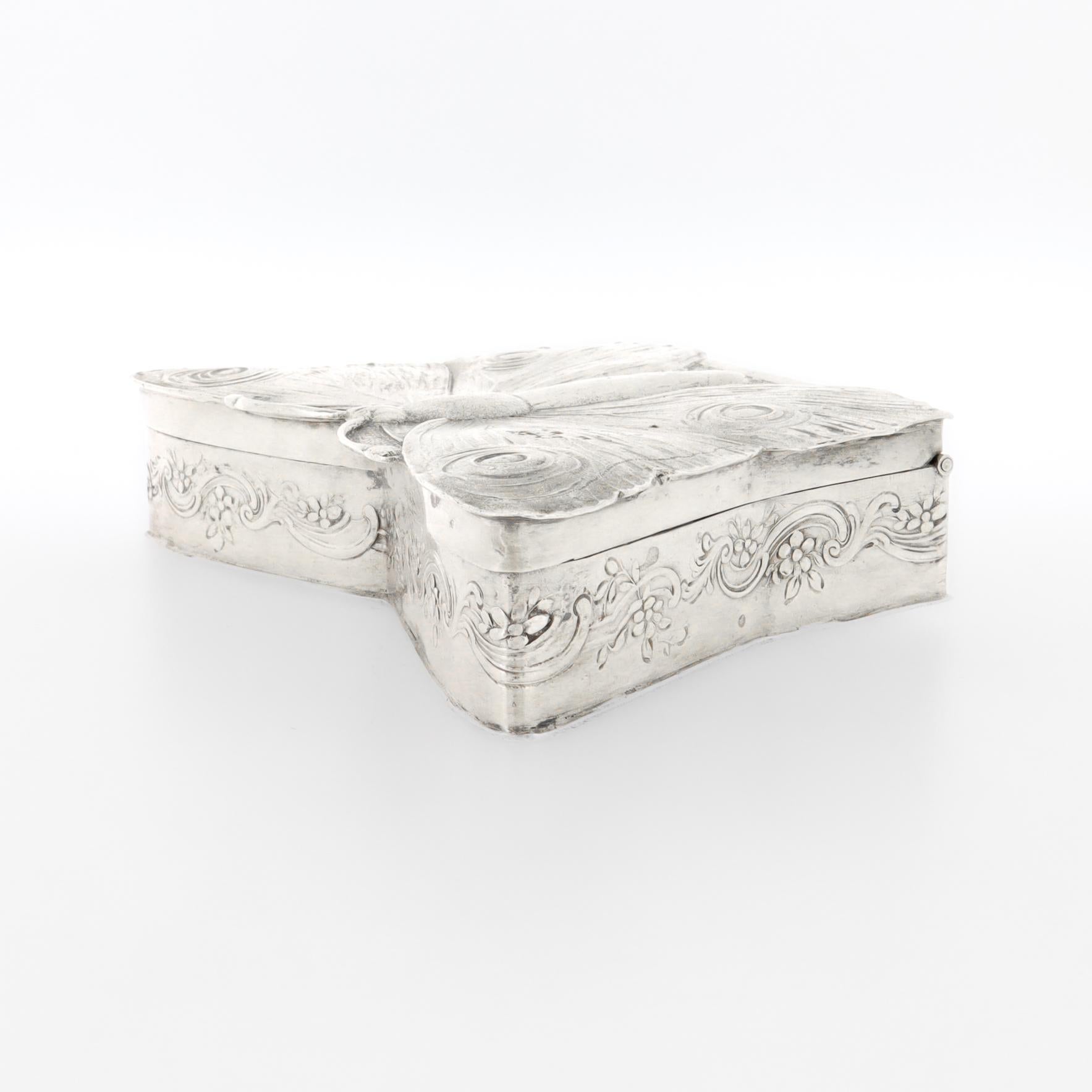 Antique Storck & Sinsheimer Figural Butterfly 800 Solid Silver Dresser Box For Sale 7