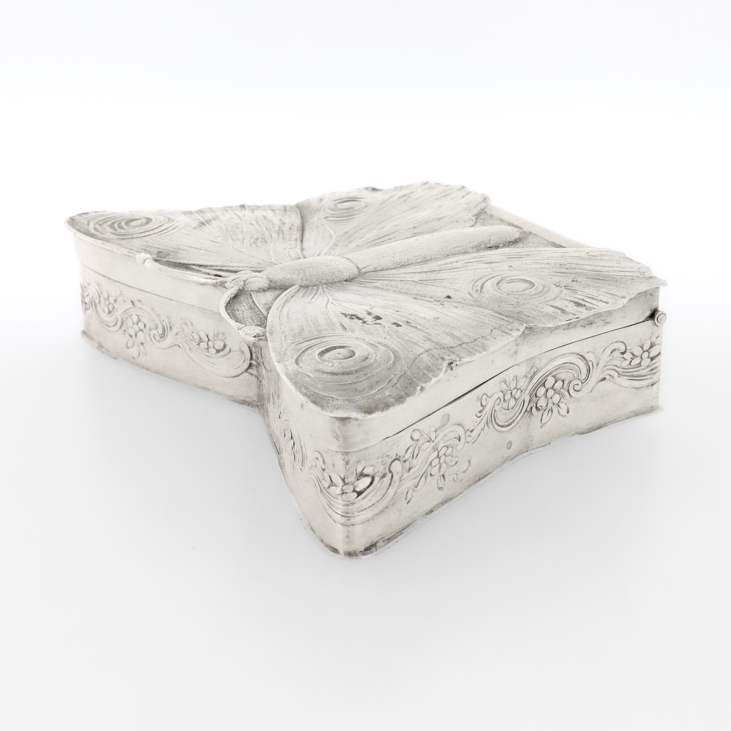 Antique Storck & Sinsheimer Figural Butterfly 800 Solid Silver Dresser Box For Sale 3