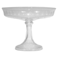 Compotier ou tazza ancien sur pied en verre gravé et buriné Stourbridge