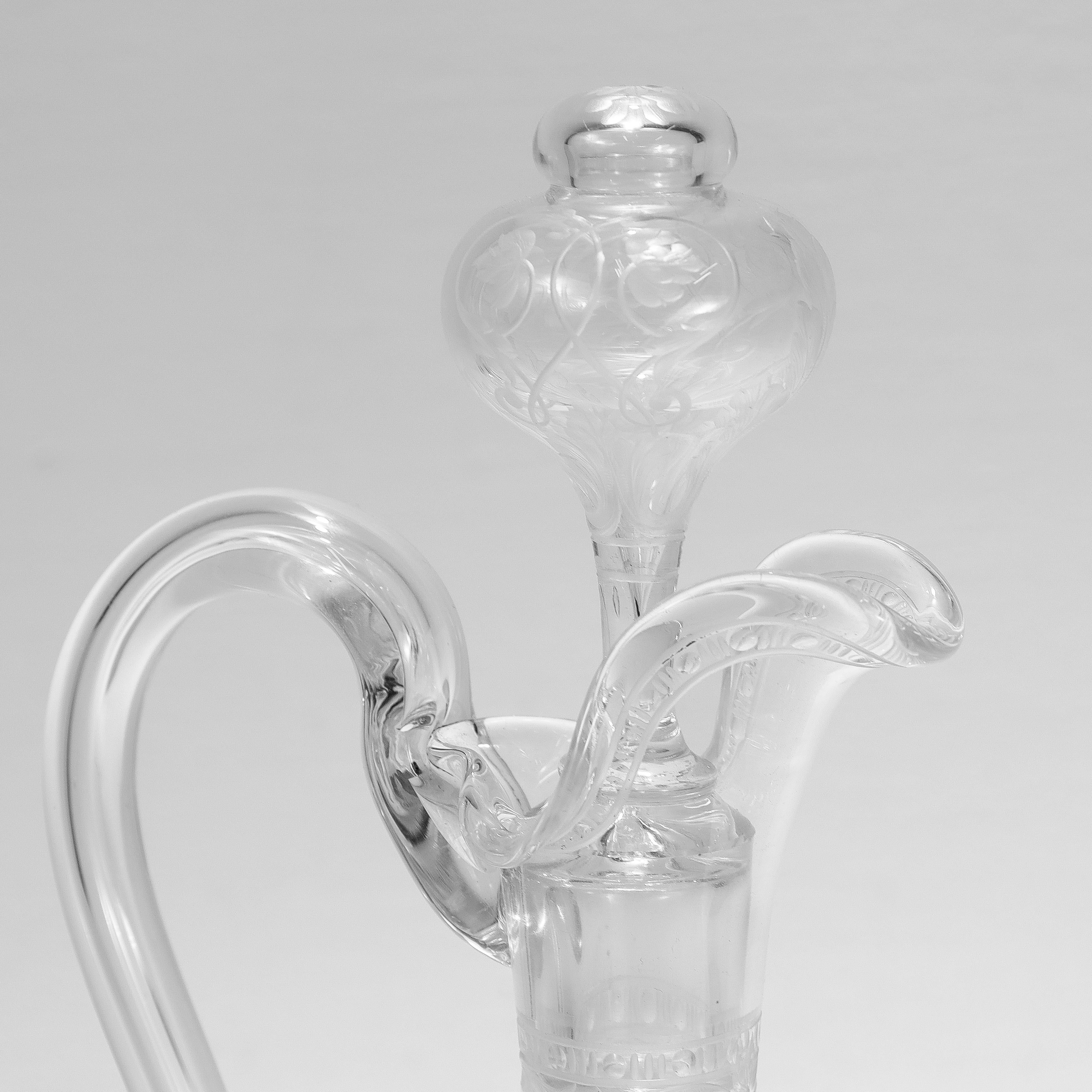 Antike Stourbridge geätzt & graviert Glas Griff Dekanter im Angebot 3