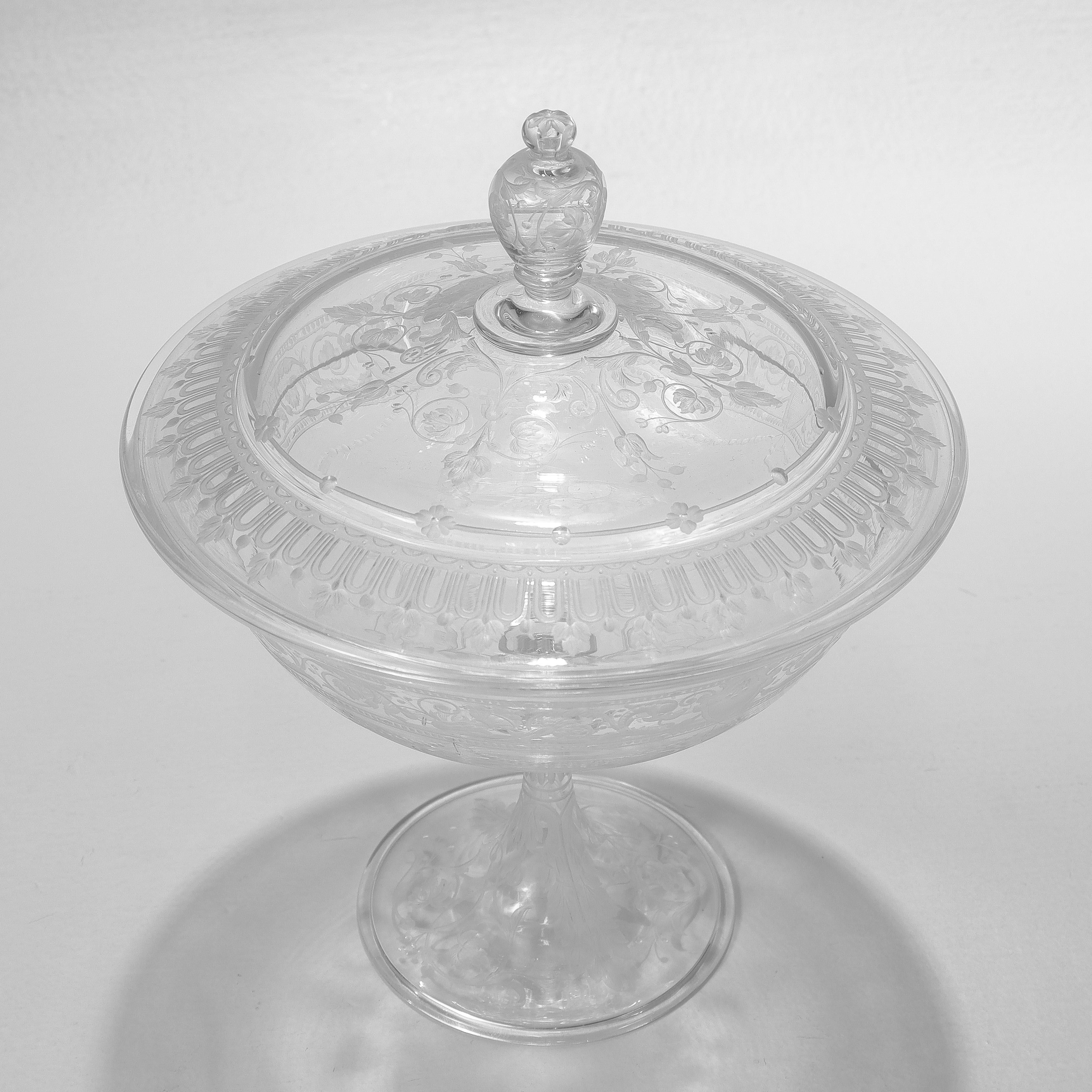 Antica composta con coperchio in vetro di Stourbridge Glass inciso e acidato 1 in vendita 1