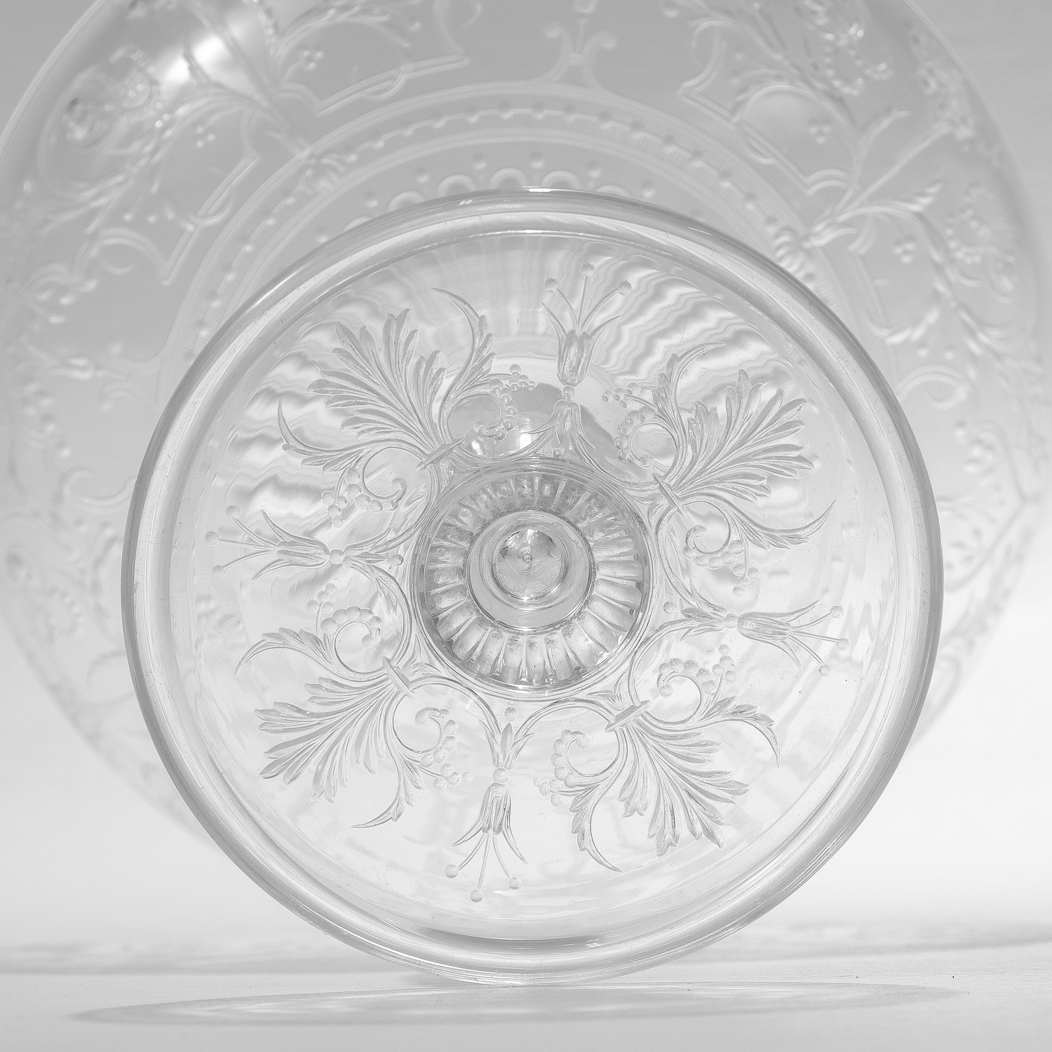 Antike Kompottschale oder Tazza mit Deckel aus geätztem und graviertem Glas, Stourbridge im Angebot 9