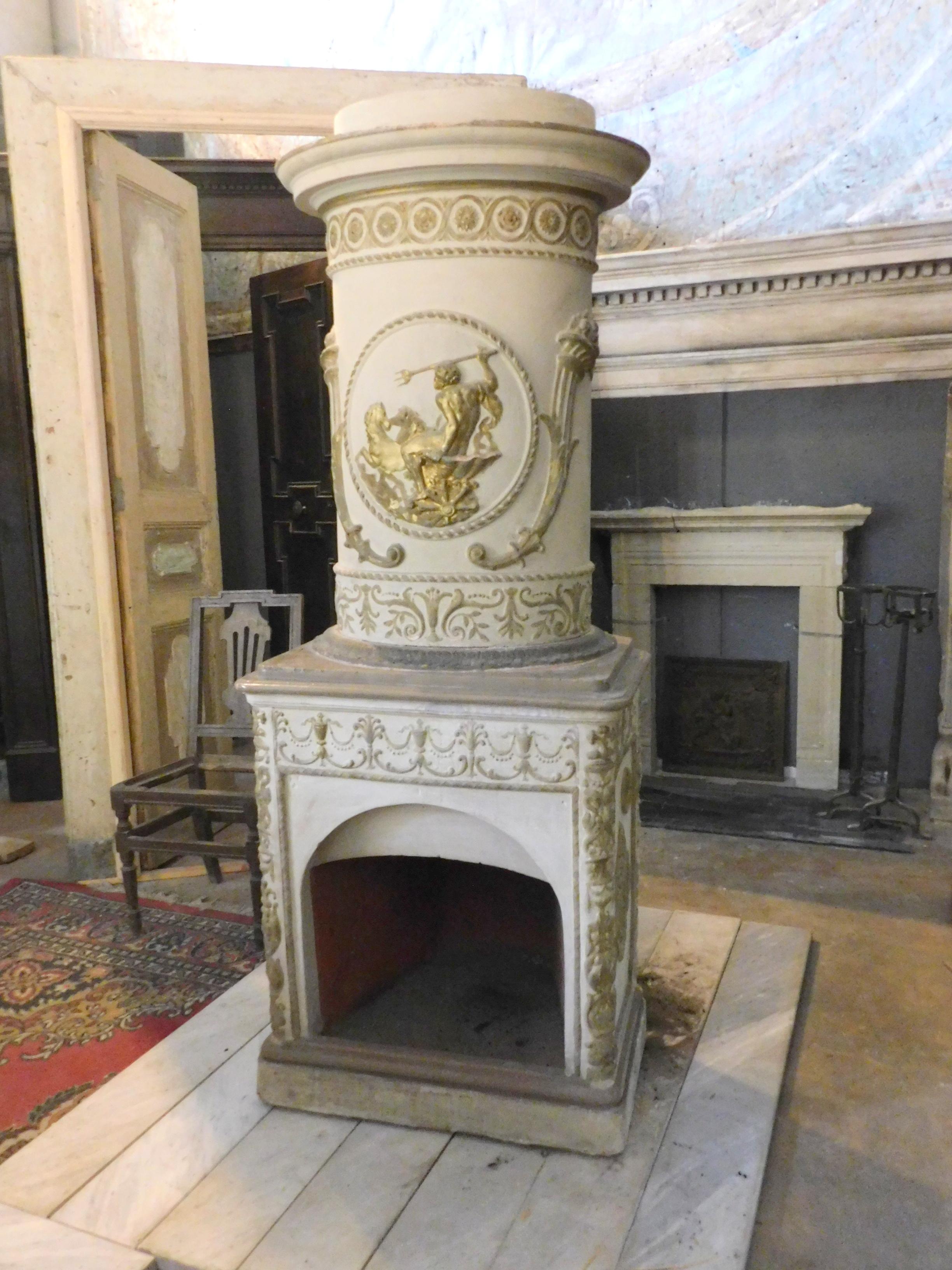 Antique Stove Ceramic White and Gold, Carved Flue, Late 1700 Italy In Good Condition In Cuneo, Italy (CN)