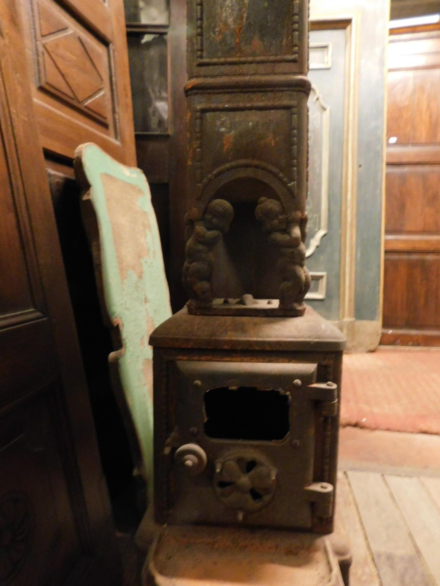 Antique Stove in Cast Iron, Wood-Burning, Decor on All Sides Cherubs, 1800 In Good Condition In Cuneo, Italy (CN)