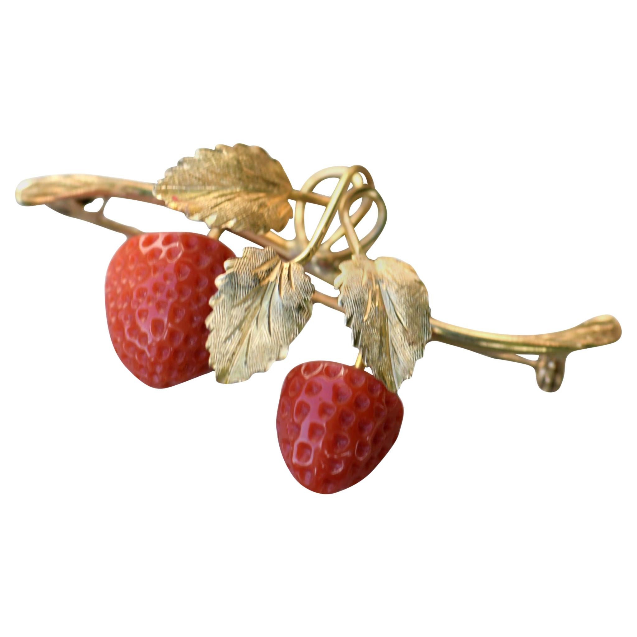 Antique Strawberry Coral 18 Karat Gold Brooch
