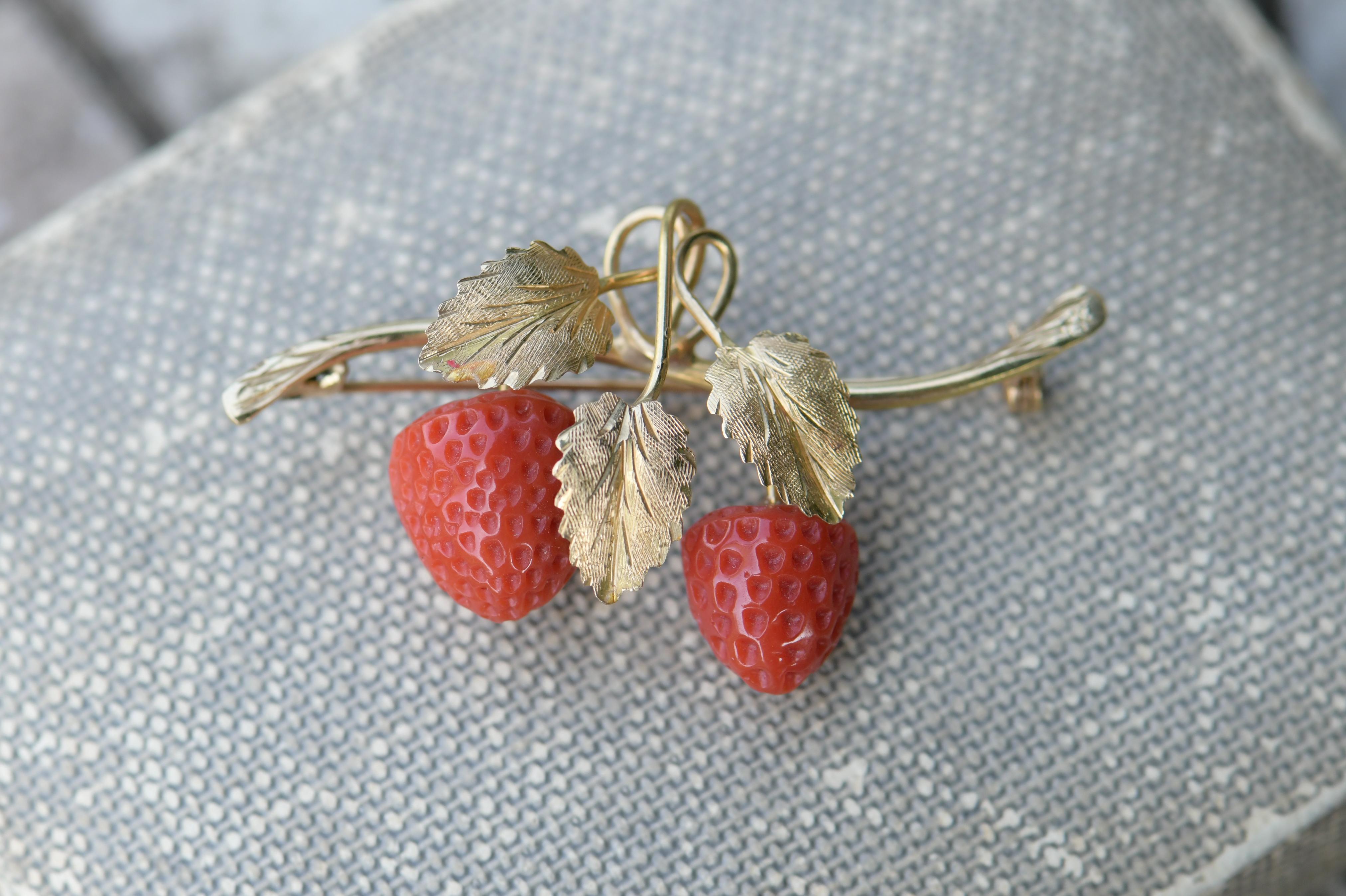 gucci strawberry brooch