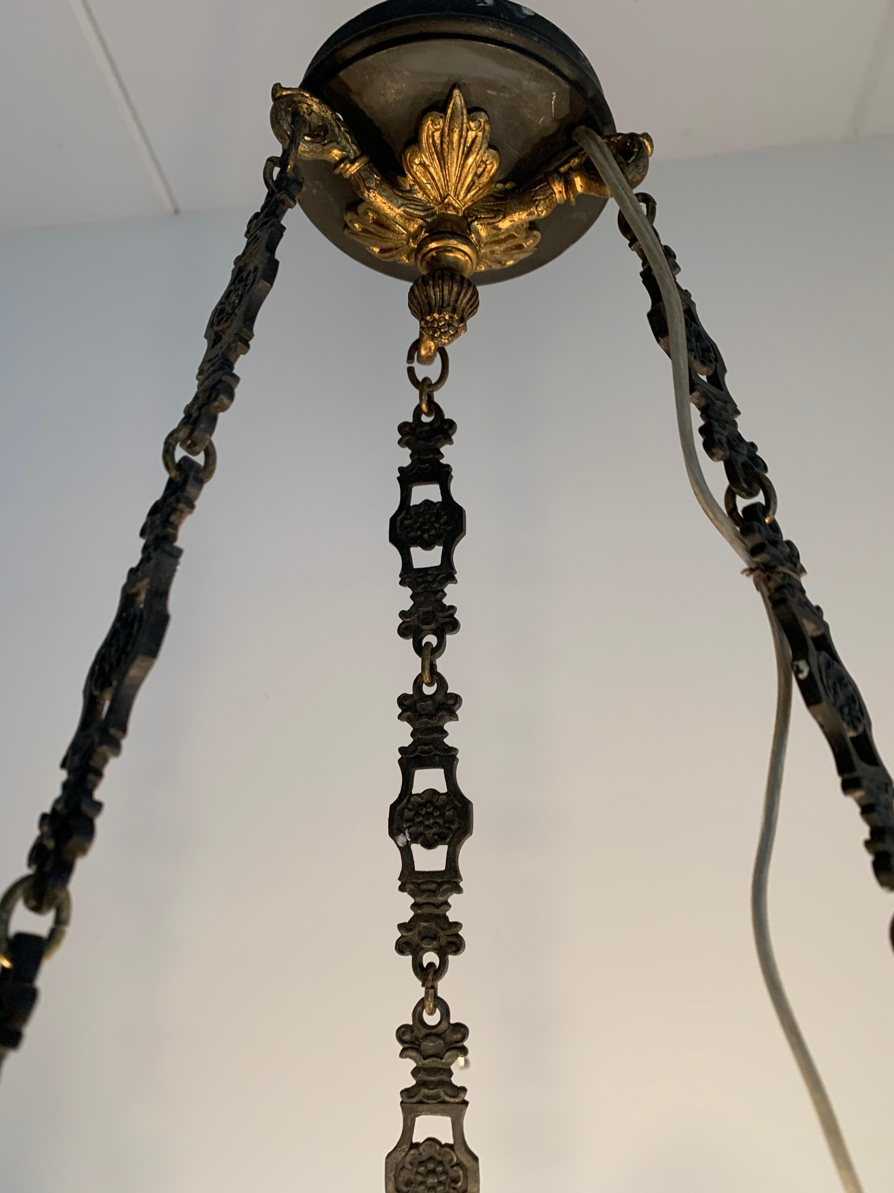 Lustre à suspension ancien et saisissant de style néo-empire en bronze doré avec sculptures de cygnes en vente 2