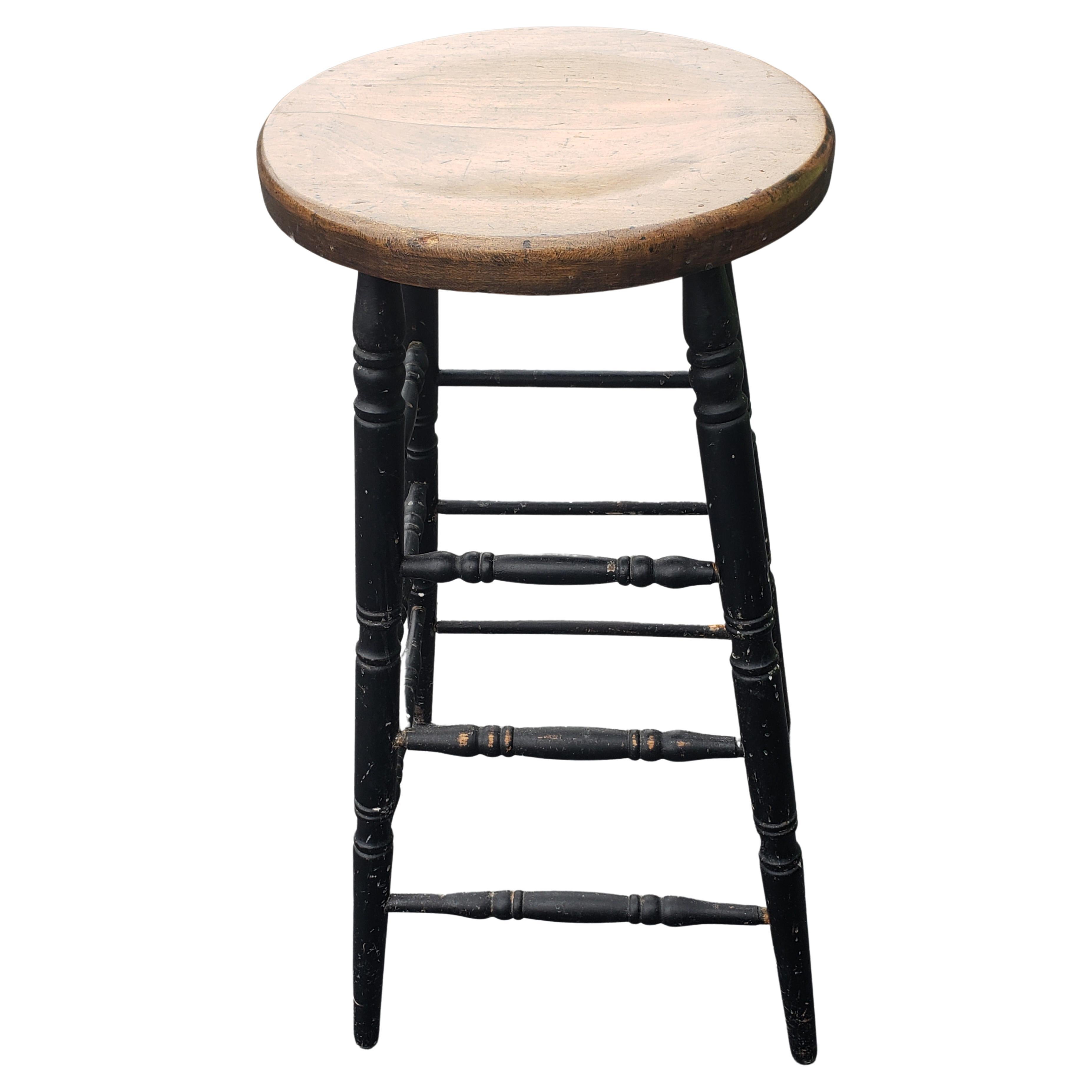 Antique striking turned legs bar stool, Circa 1890s. 

Measure 16