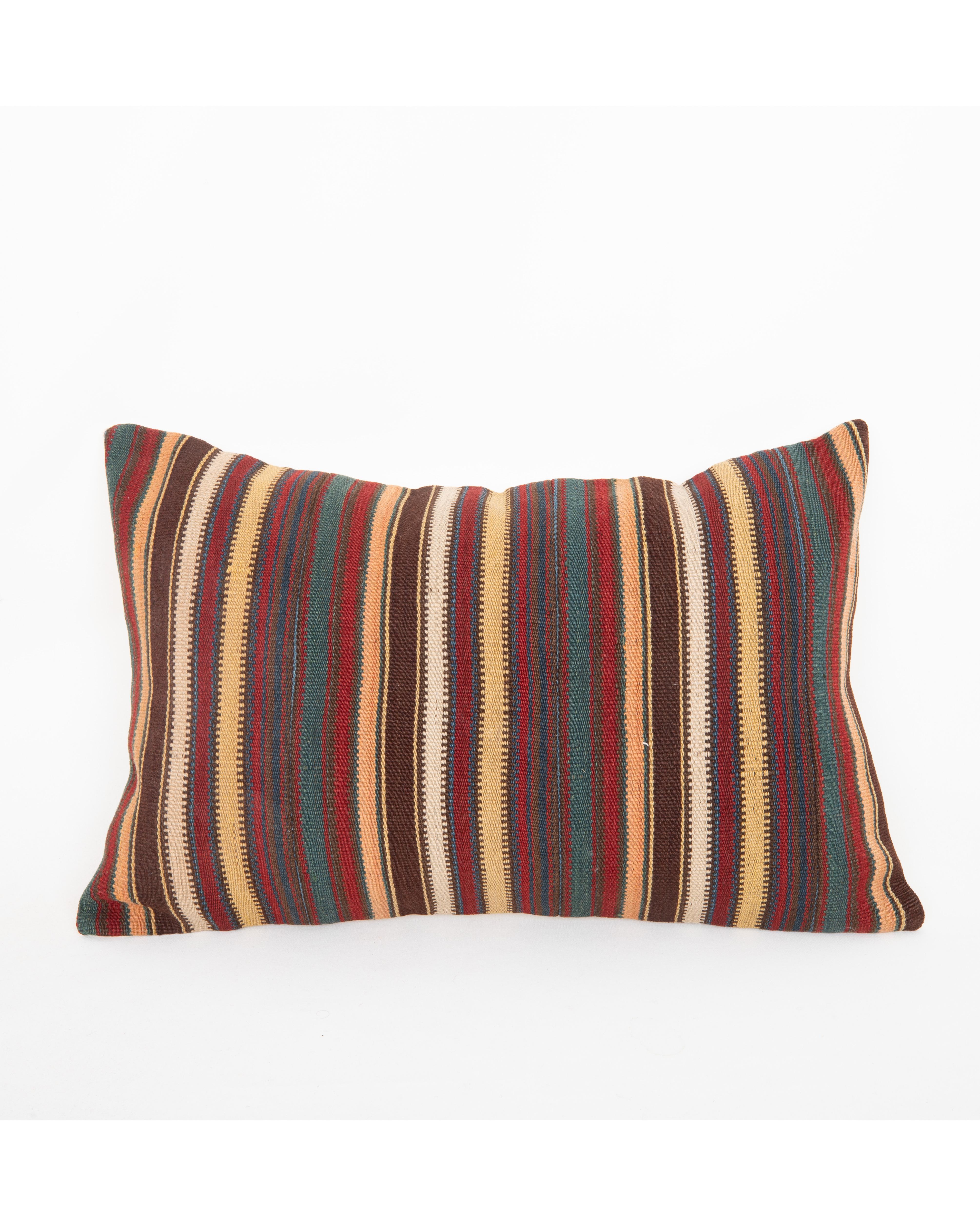 Il n'est pas livré avec un insert.
Tissu Vintage tissé à la main dans le dos.
Fermeture à glissière.
Nettoyage à sec recommandé.
