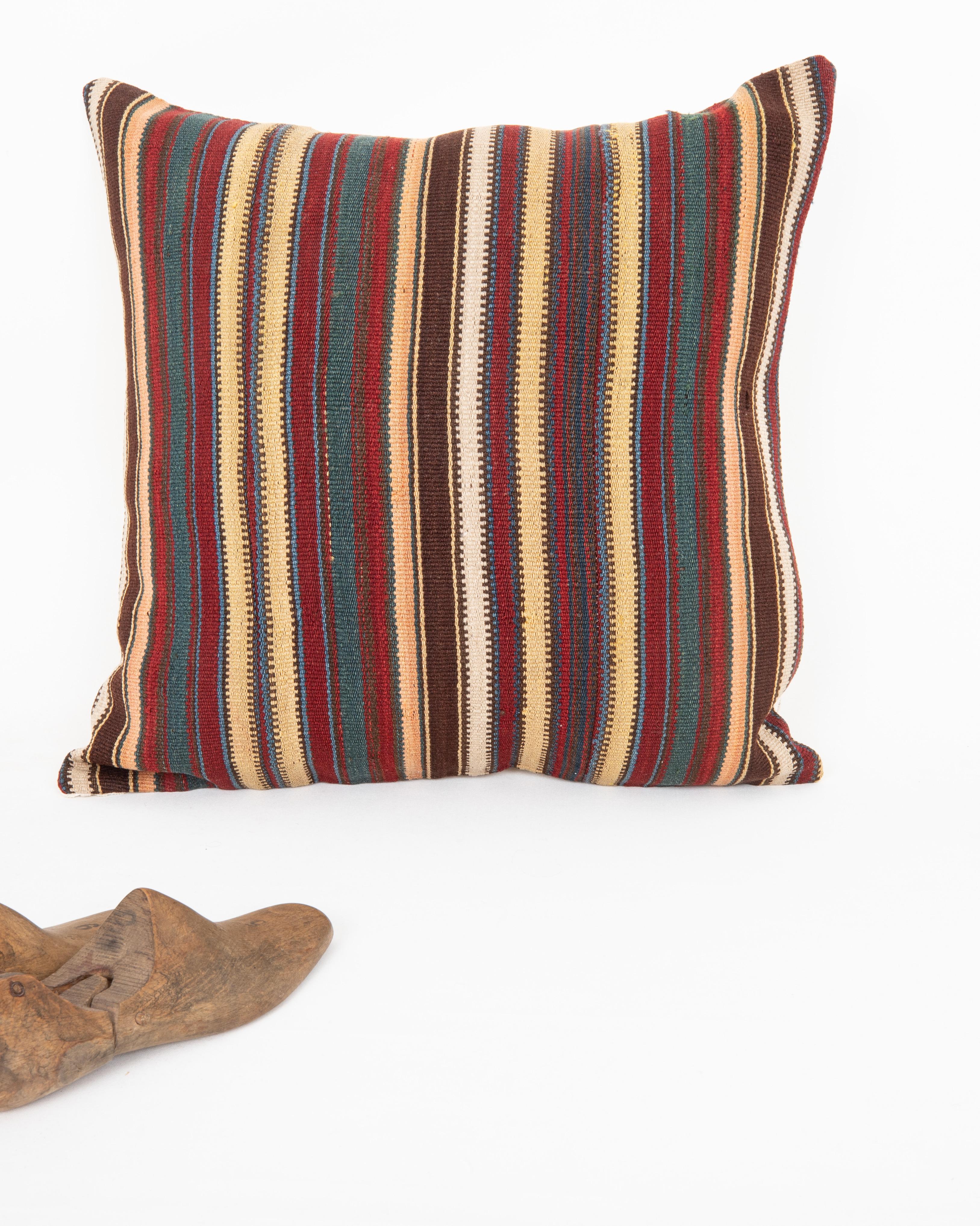 Tessuto a mano Cuscino antico in lana Jajim / kilim a righe, Caucaso in vendita