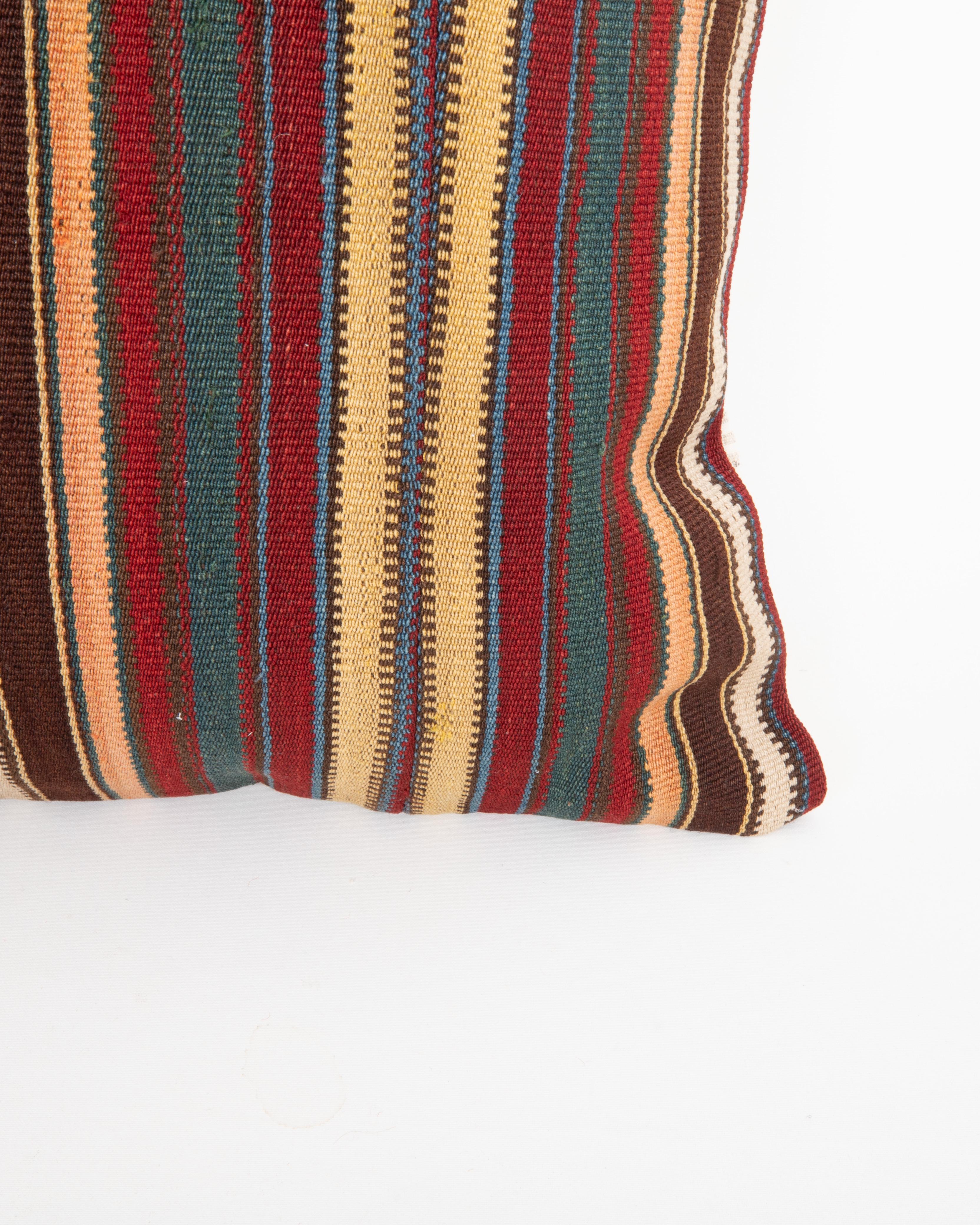 Tessuto a mano Cuscino antico in lana Jajim / kilim a righe, Caucaso in vendita