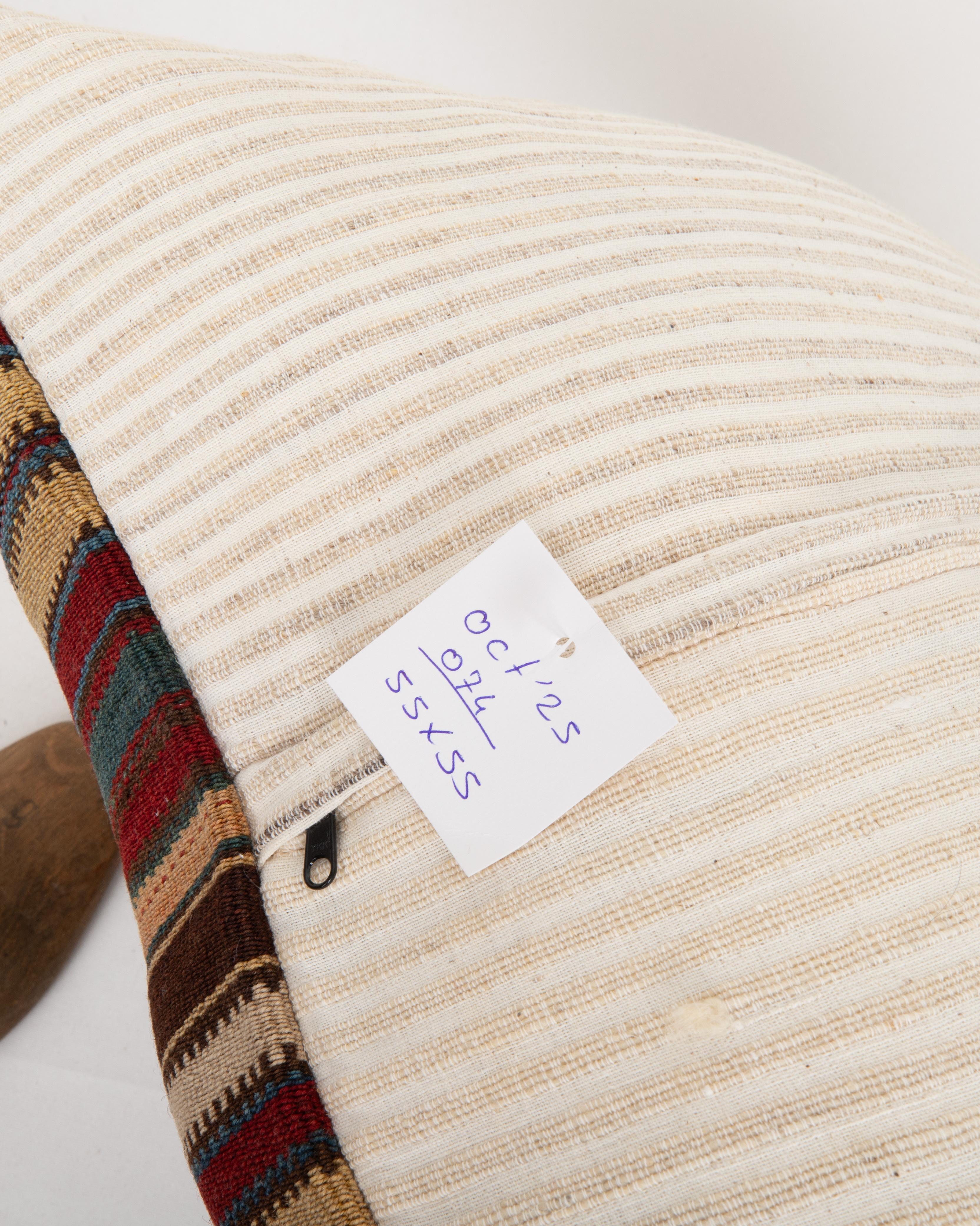 XX secolo Cuscino antico in lana Jajim / kilim a righe, Caucaso in vendita