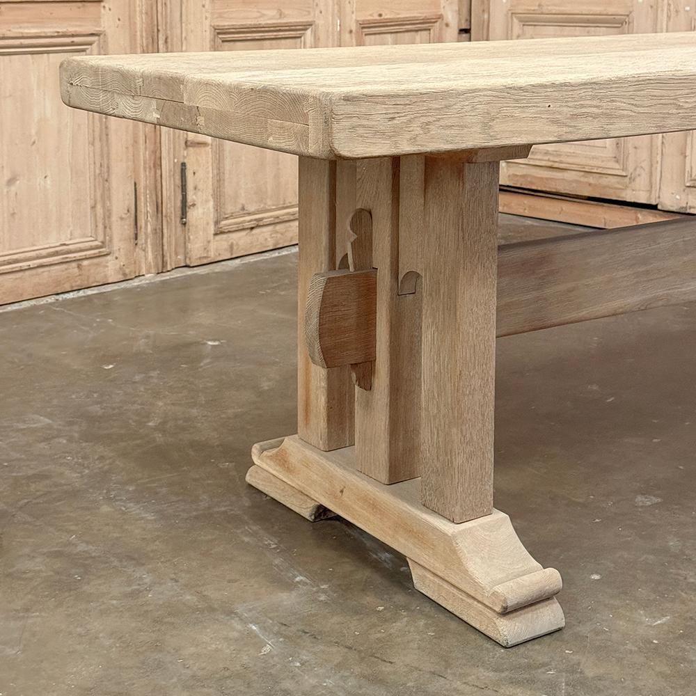 Ancienne table à tréteaux européenne rustique en chêne rayé ~ Table de salle à manger en vente 2