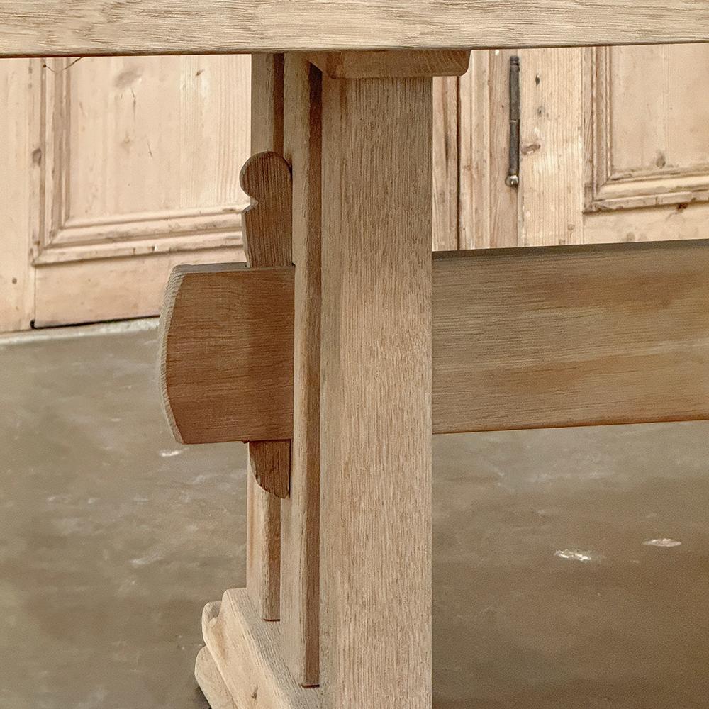 Ancienne table à tréteaux européenne rustique en chêne rayé ~ Table de salle à manger en vente 3